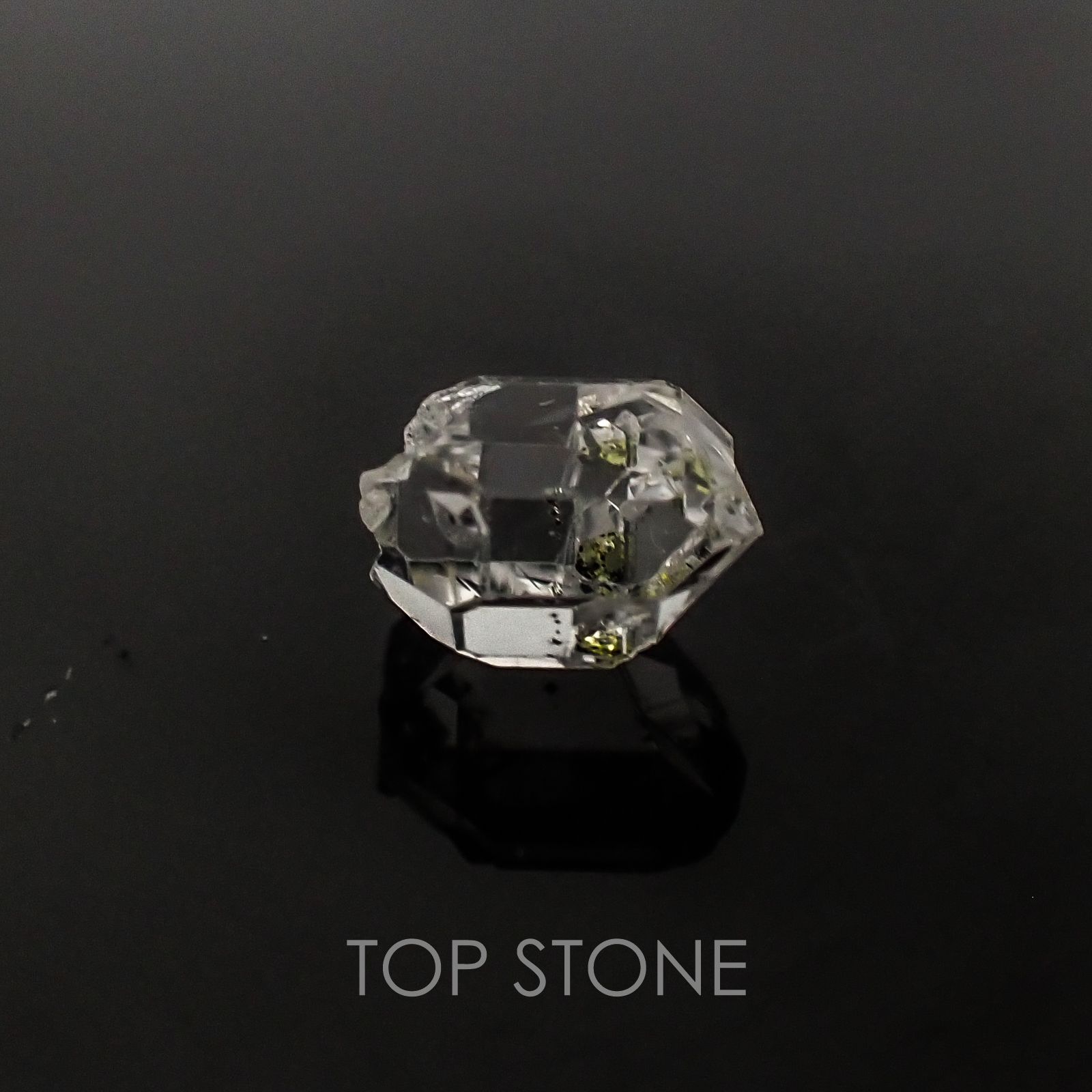オイルインクォーツ パキスタン産 原石・結晶 3.24ct[20117532]9.7×8.6mm前後