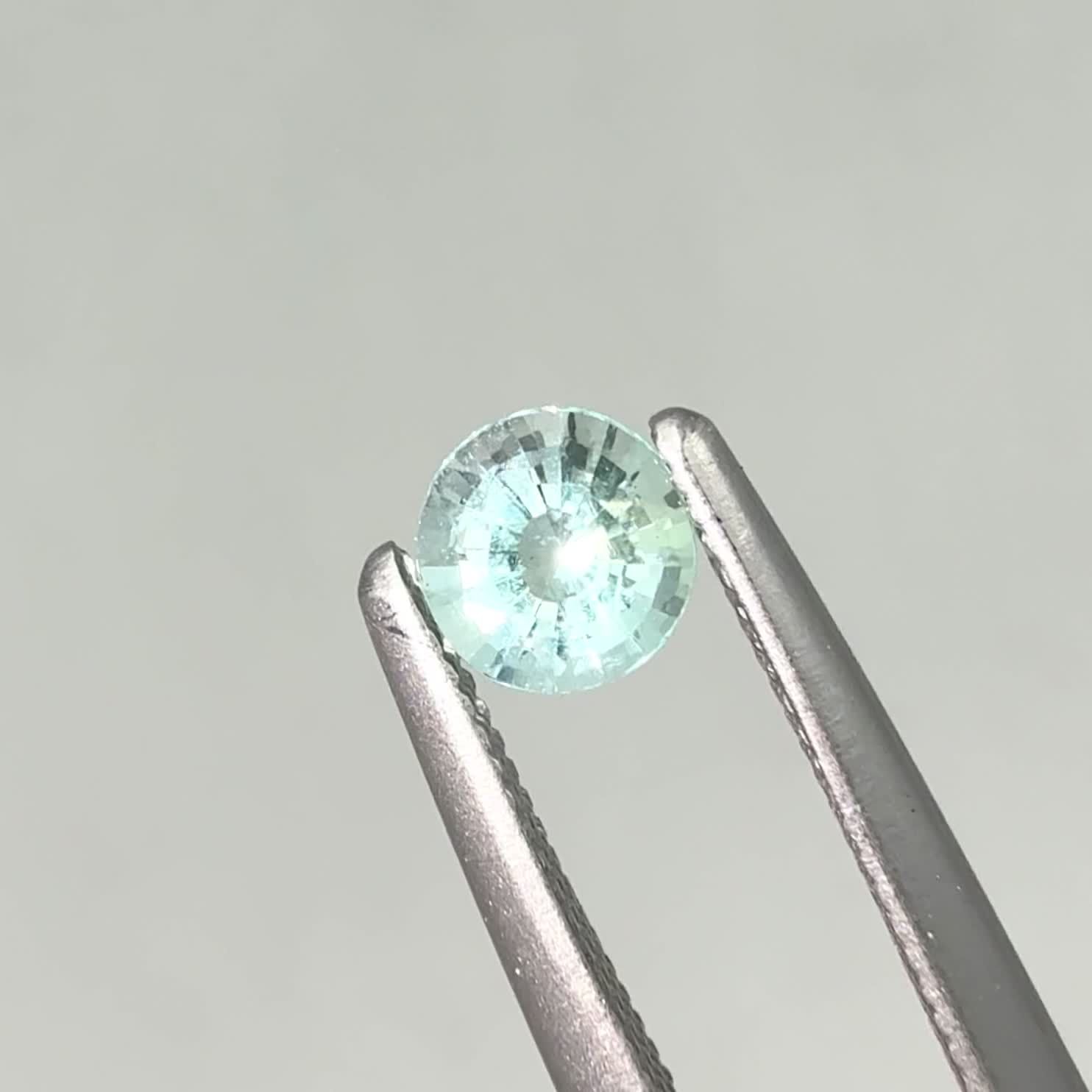 ミントベリル ナイジェリア産 0.24ct / 4x3.9mm前後 [250430193] | TOP