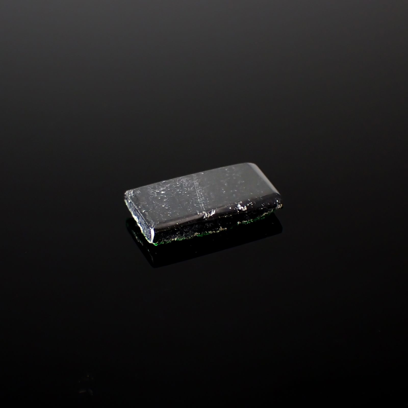 ウバロバイト 原石 ロシア産 10.84ct[240326444]19.4x10.9mm前後