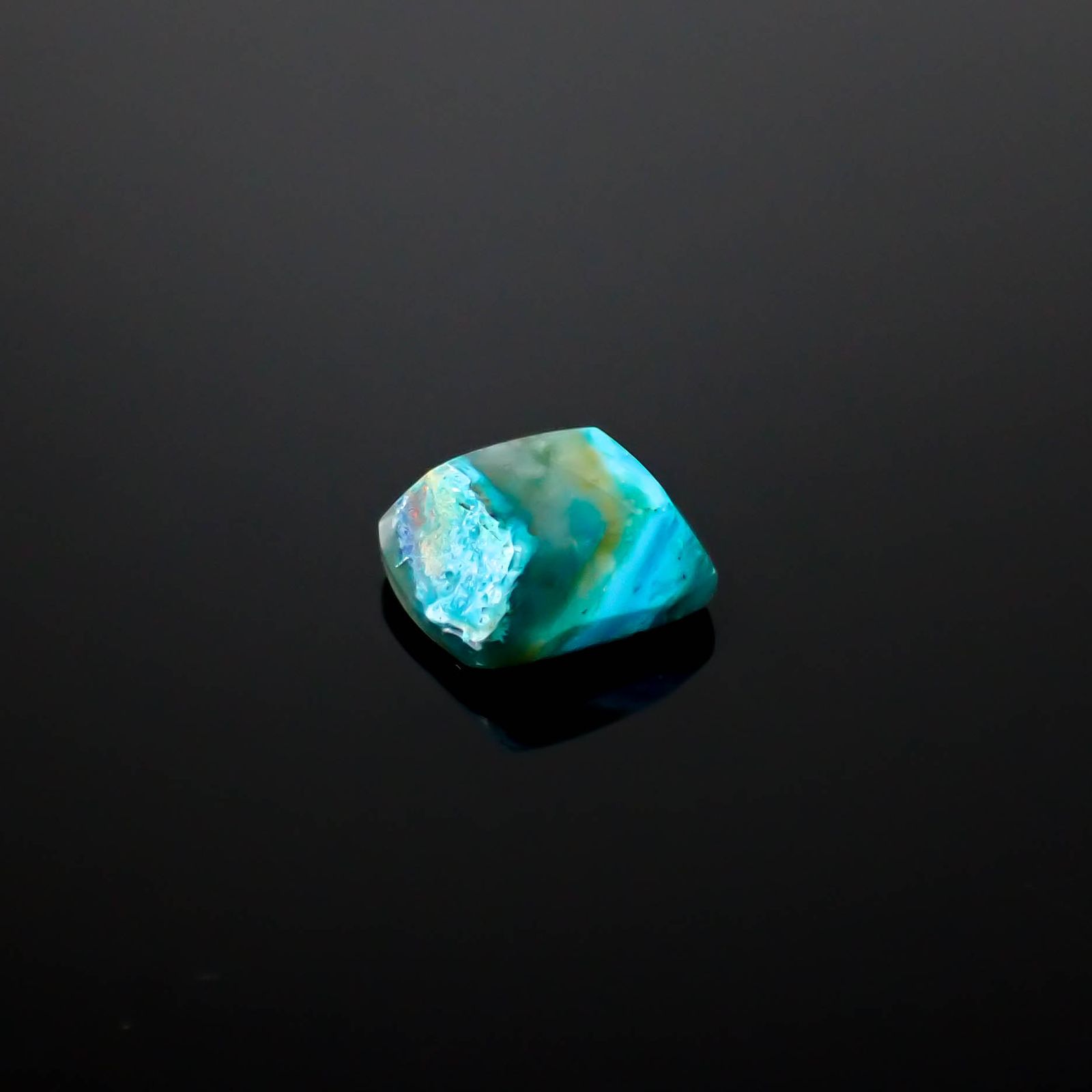 ブルーオパール ペルー産 6.77ct [250430257]12.9x11.6mm前後