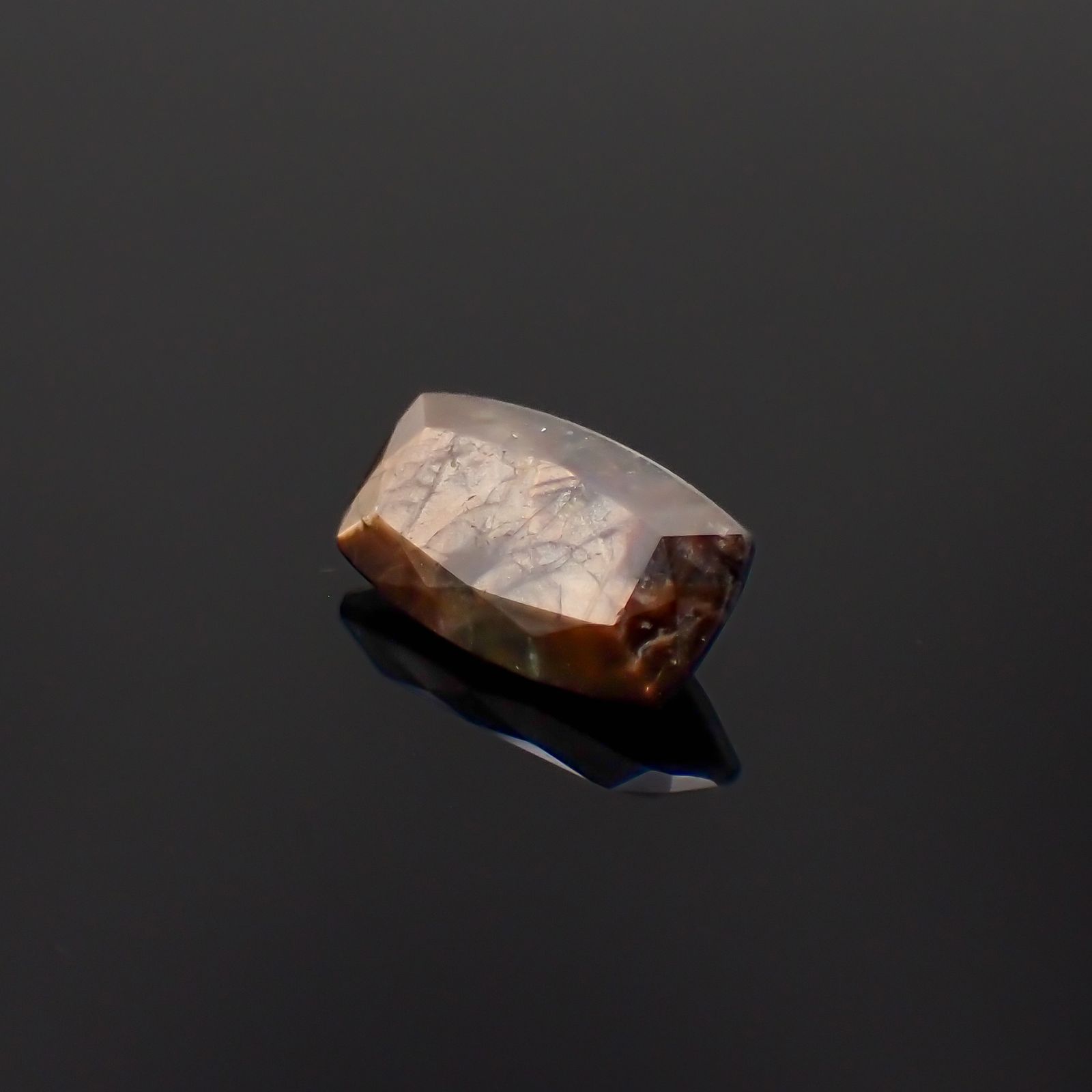 ゴールドシーンサファイア非加熱 ケニア産 4.73ct[230321338]12.9x7.4mm前後