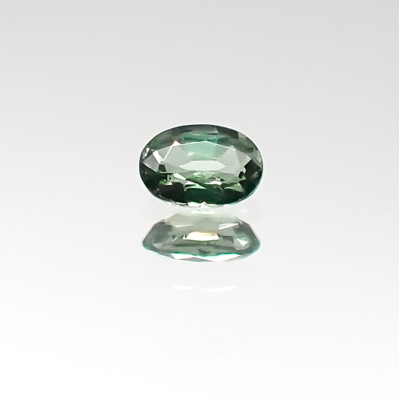アレキサンドライト インド産 ルース 0.08ct[20095562]3.1×2.2mm前後