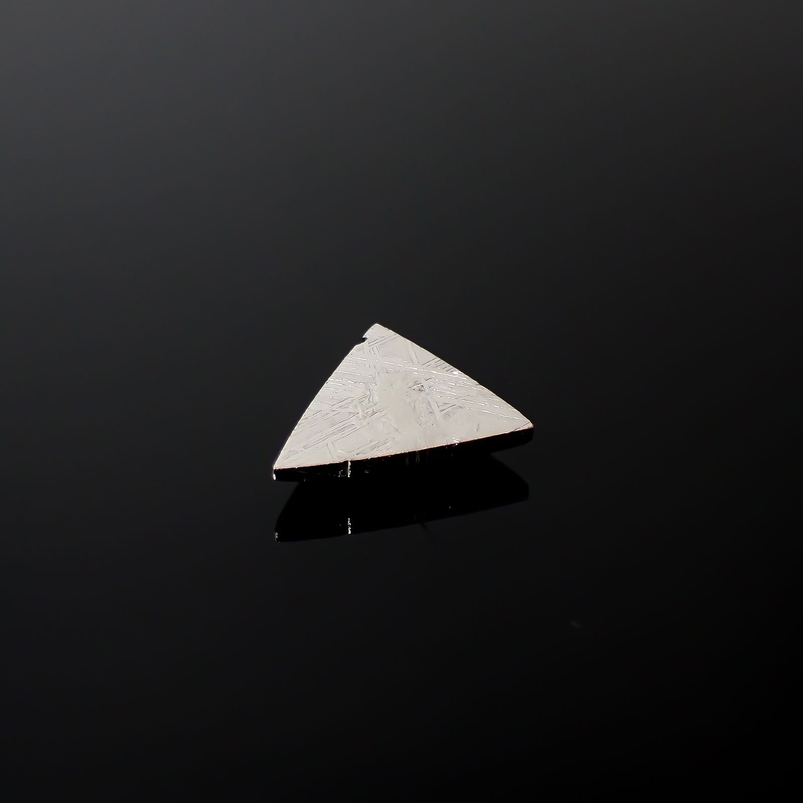 ムオニナルスタ隕石 発見地:スウェーデン 10.79ct[240125797]14.9x14.4mm前後