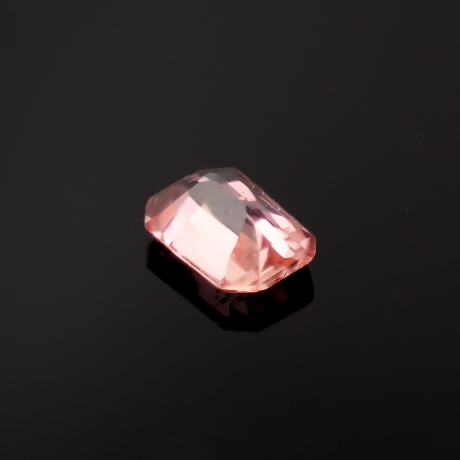 ヴェイリネナイト(宝石名ベイリネナイト)パキスタン産 0.090ct 識別済[221219287]3.1x2.1mm前後