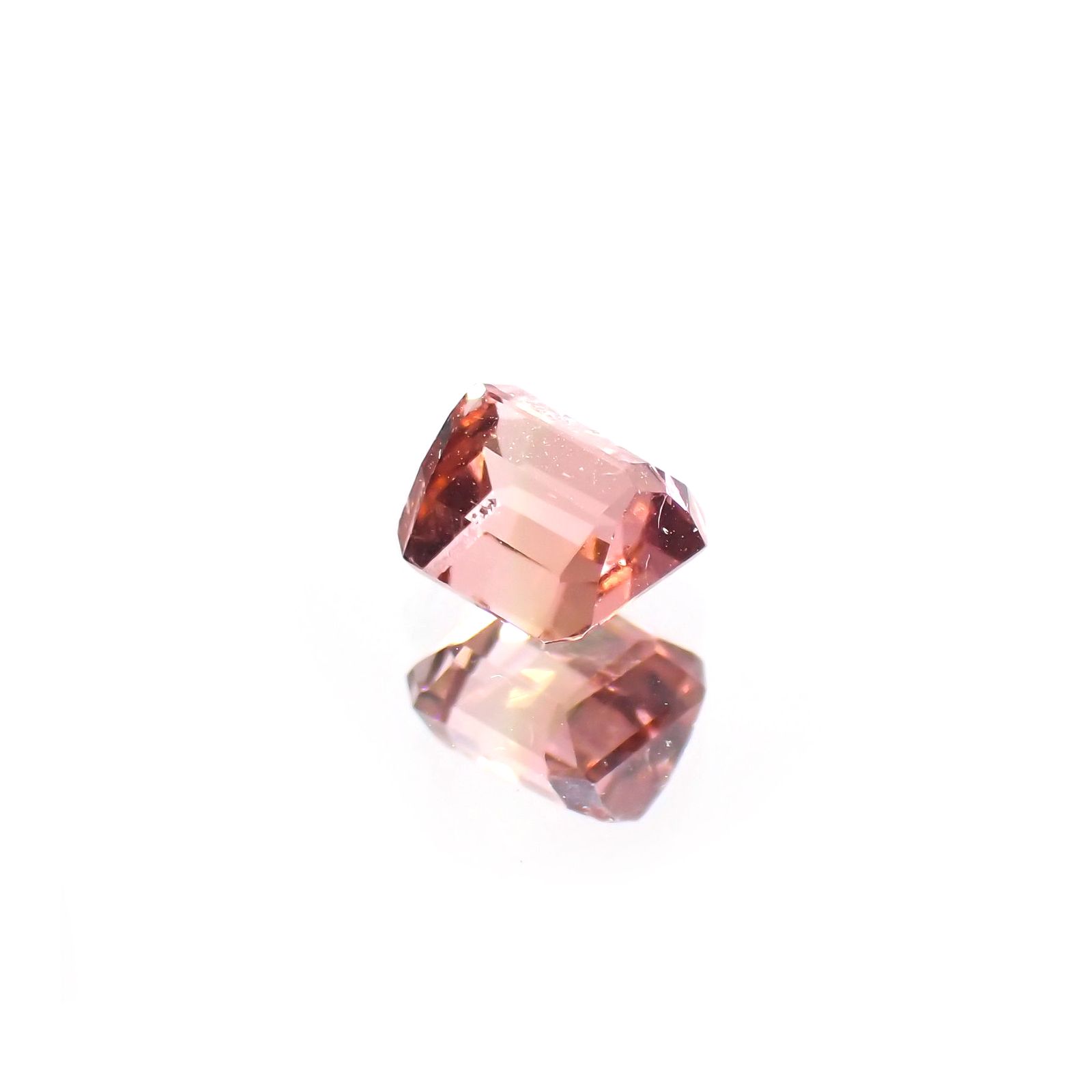 ローズピンクトルマリン(宝石名ピンク・トルマリン)ブラジル/アフリカ産 0.65ct 識別済[220114856]4.6x4.4mm前後