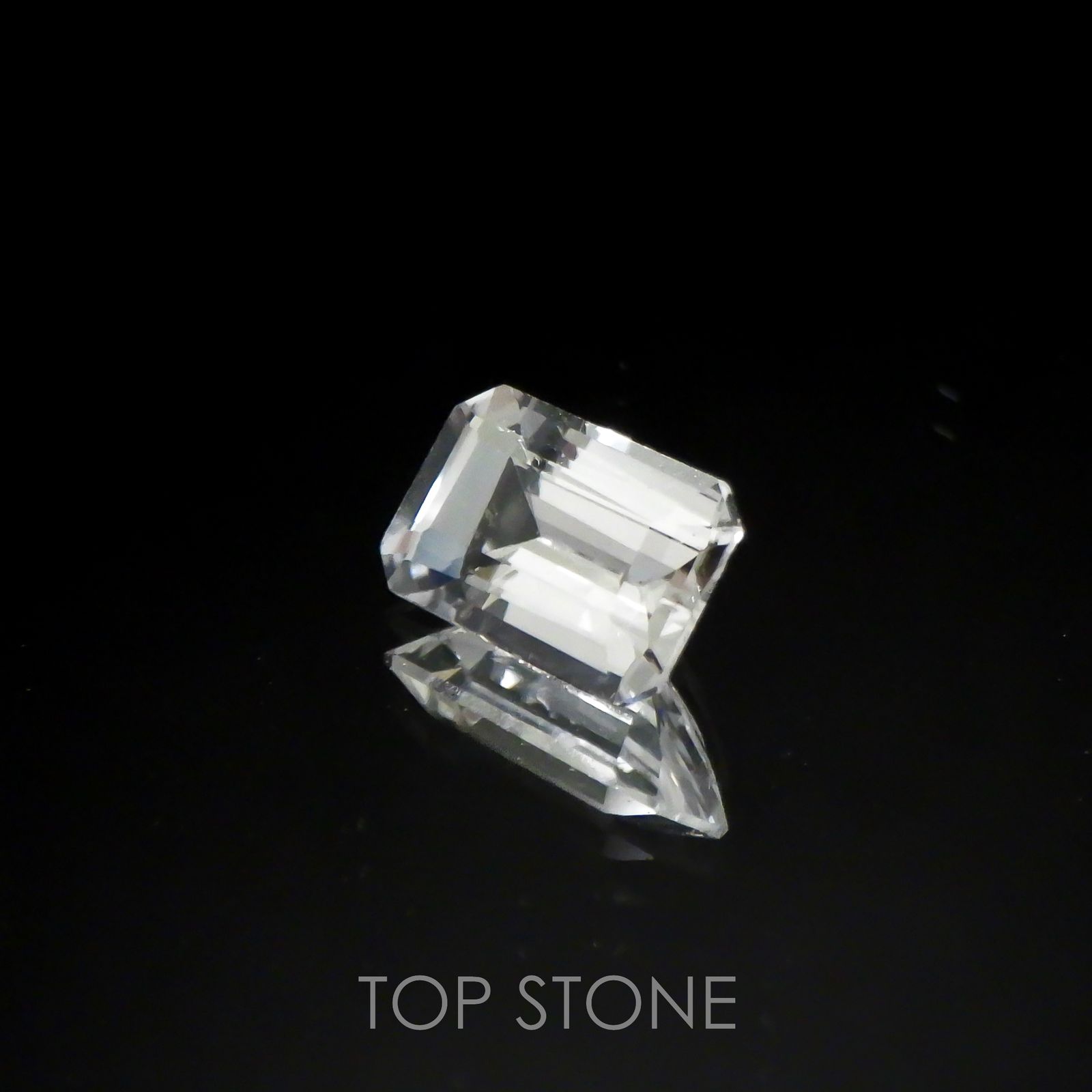 フェナカイト(宝石名フェナカイト)マダガスカル産 0.68ct 識別済[220817413]6.7x4.5mm前後