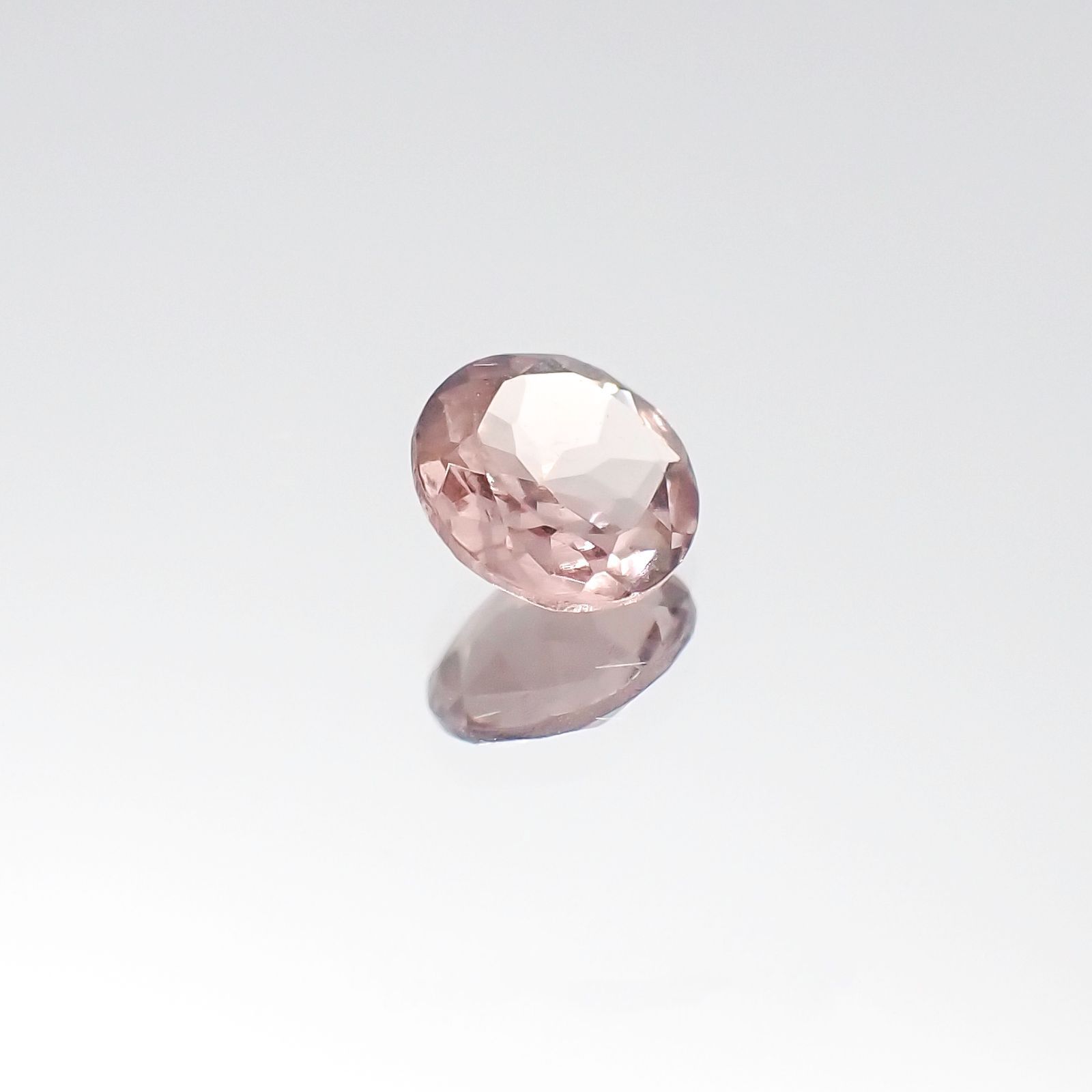 カラーチェンジマラヤガーネット(宝石名ガーネット)タンザニア・マヘンゲ産 0.53ct 識別済[230823061]5.1x5.1mm前後