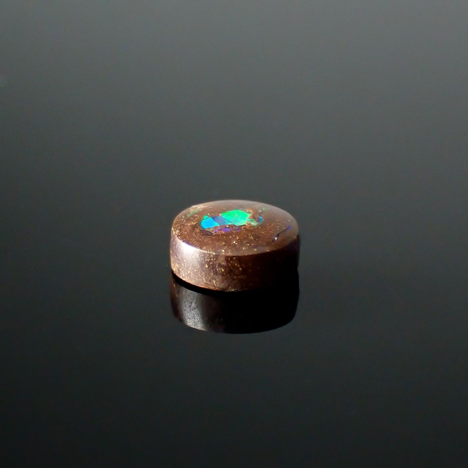 ウッドオパール オーストラリア産 0.88ct / 6.1x6mm前後 [251031200]