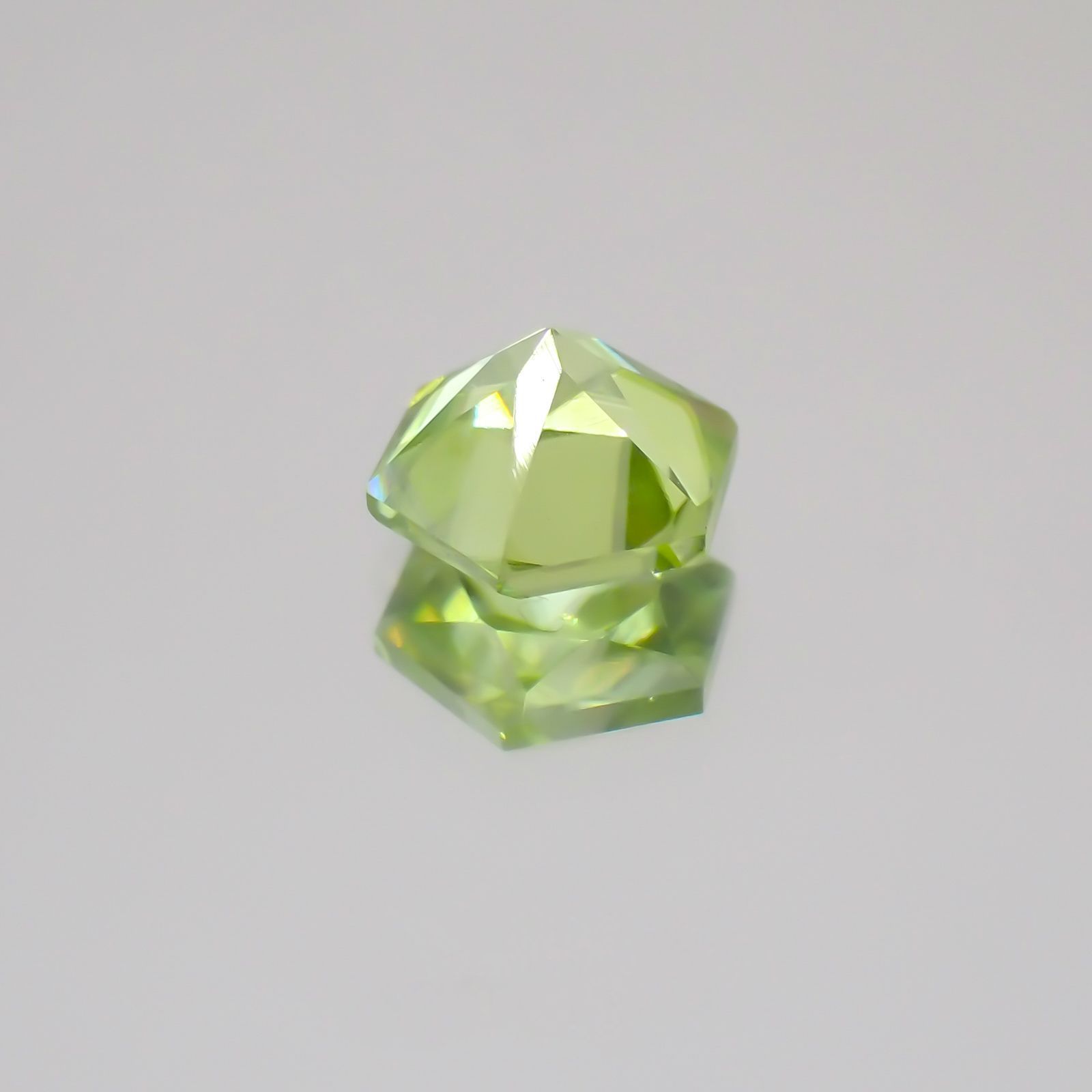 ◇ヘキサゴンカット◇スフェーン(宝石名スフェーン)マダガスカル産 0.56ct 識別済[231224438]4.8x4.8mm前後