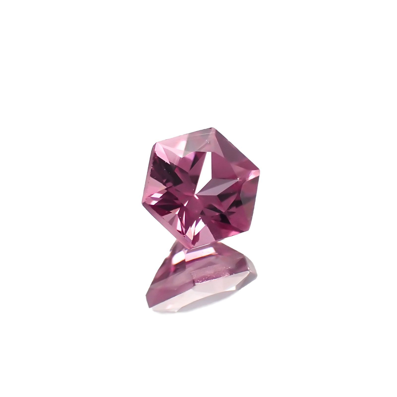 ◇ヘキサゴンカット◇カラーシフトマラヤガーネットSA(宝石名ガーネット)タンザニア産 0.41ct 識別済[221018205]4.1x4mm前後