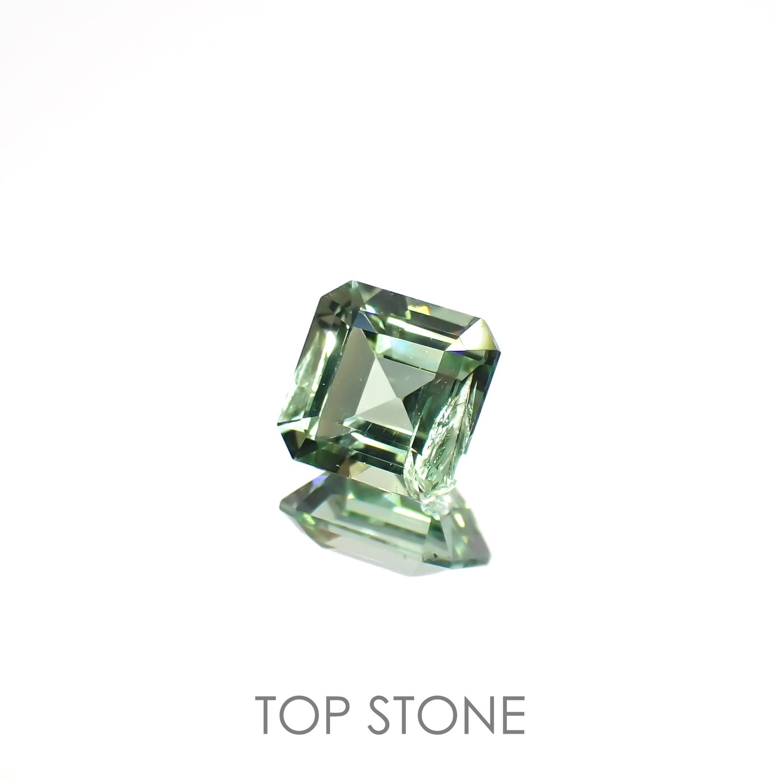 バナジウムコーネルピン(宝石名コーネルピン)タンザニア・タンガ州産 0.57ct 識別済[220716764]4.9x4.8mm前後