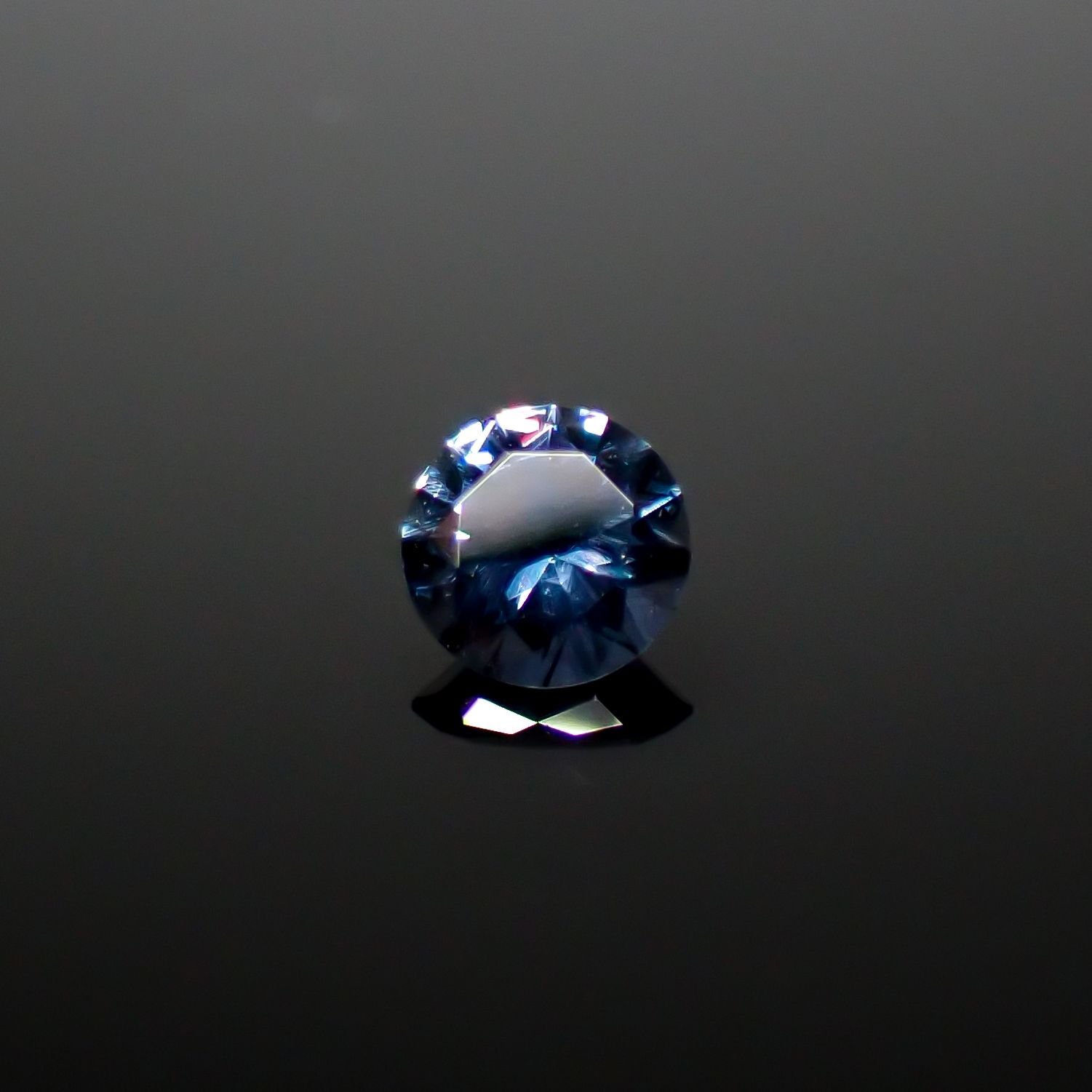 カラーチェンジガーネット アレキタイプ マダガスカル・ベキリー産 0.35ct[240728567]4.5x4.5mm前後