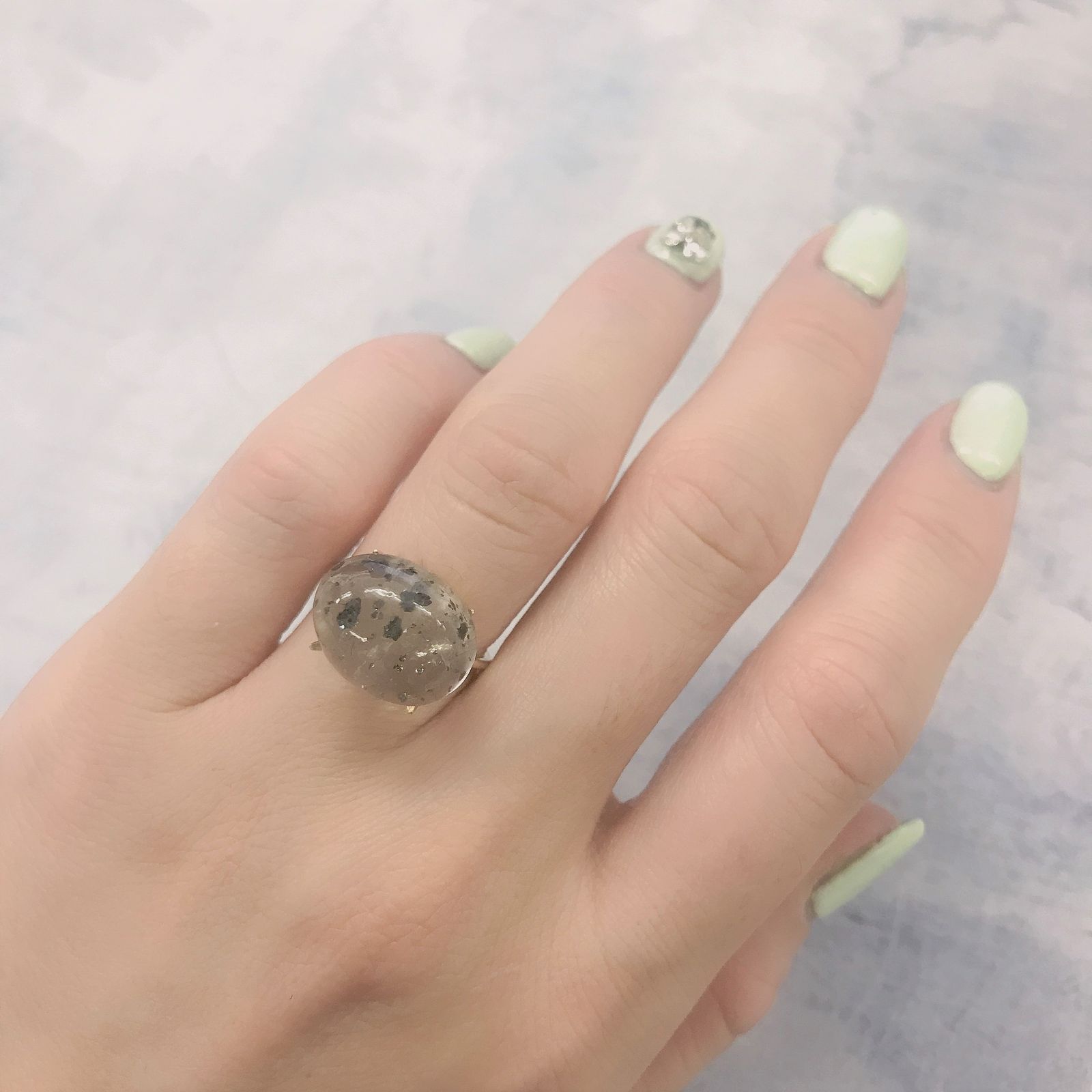 ヘマタイトインクォーツ 中国産 10.93ct[220115244]15.2x12mm前後