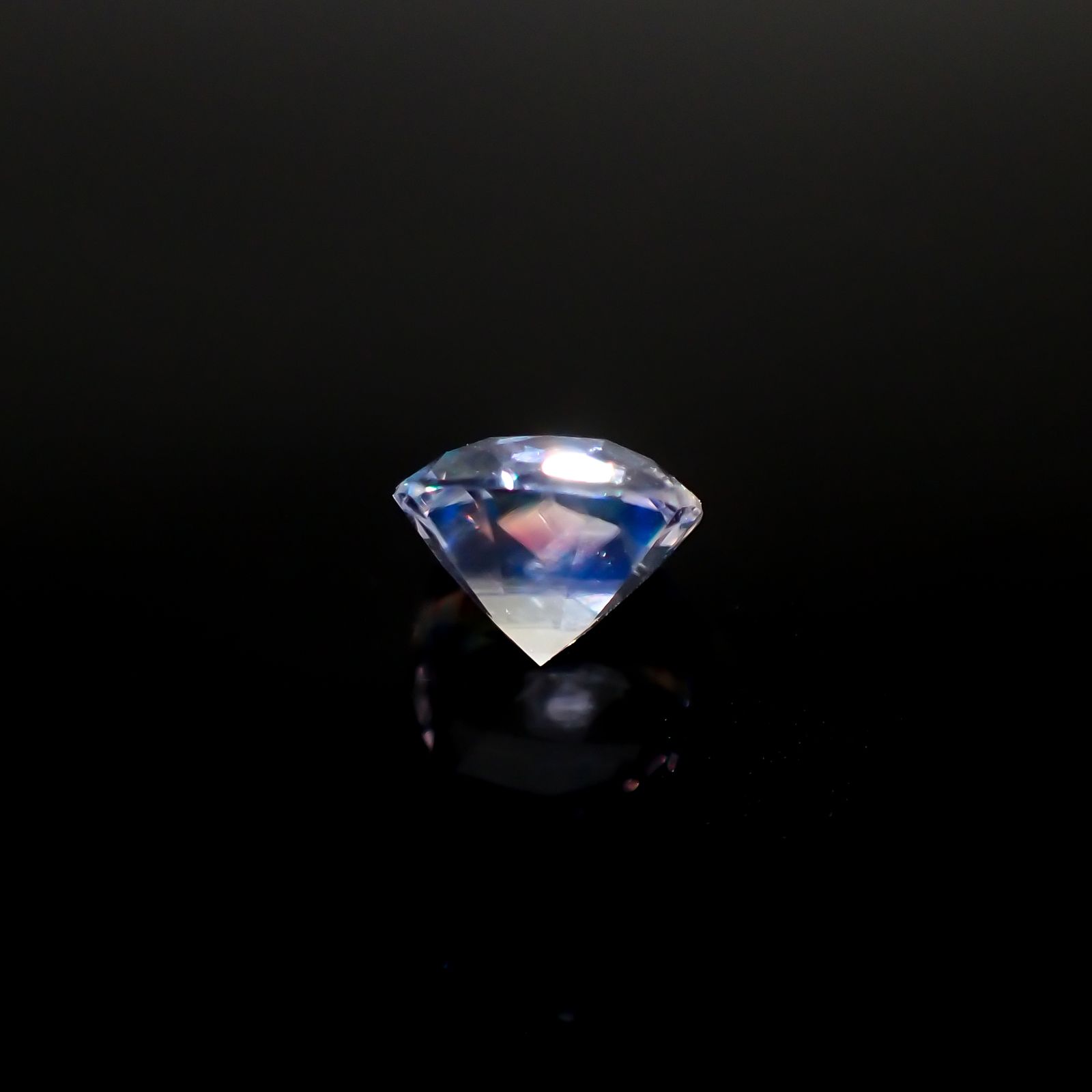 レインボームーンストーン(宝石名ラブラドライト)マダガスカル産 1.509ct ソ付(彩珠)[240326940]7.2x7.2mm前後