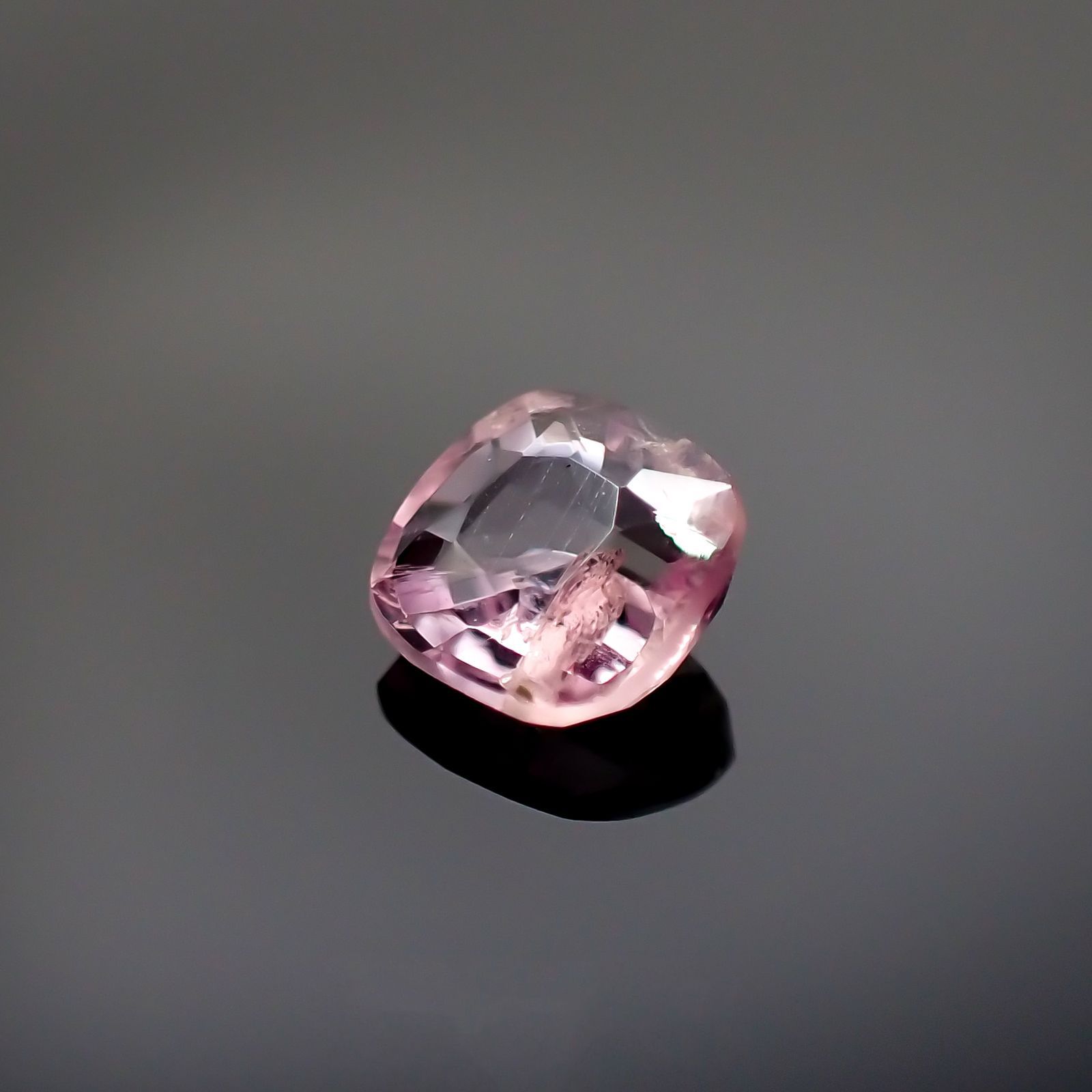 ピンクポードレッタイト(宝石名ピンク・ポードレッタイト)ビルマ産 0.527ct ソ付(彩珠)[231023811]5.5x5.3mm前後