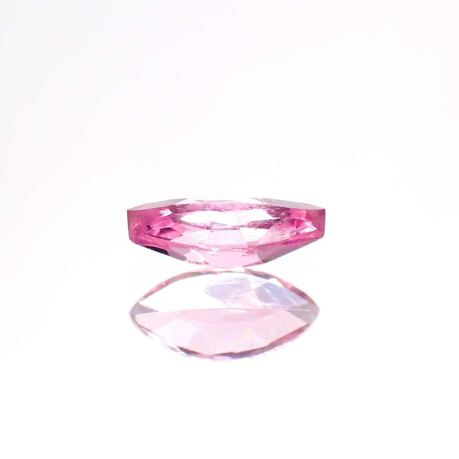ホットピンクスピネル(宝石名ピンク・スピネル)タンザニア産 0.41ct 識別済[230823039]7x3.4mm前後