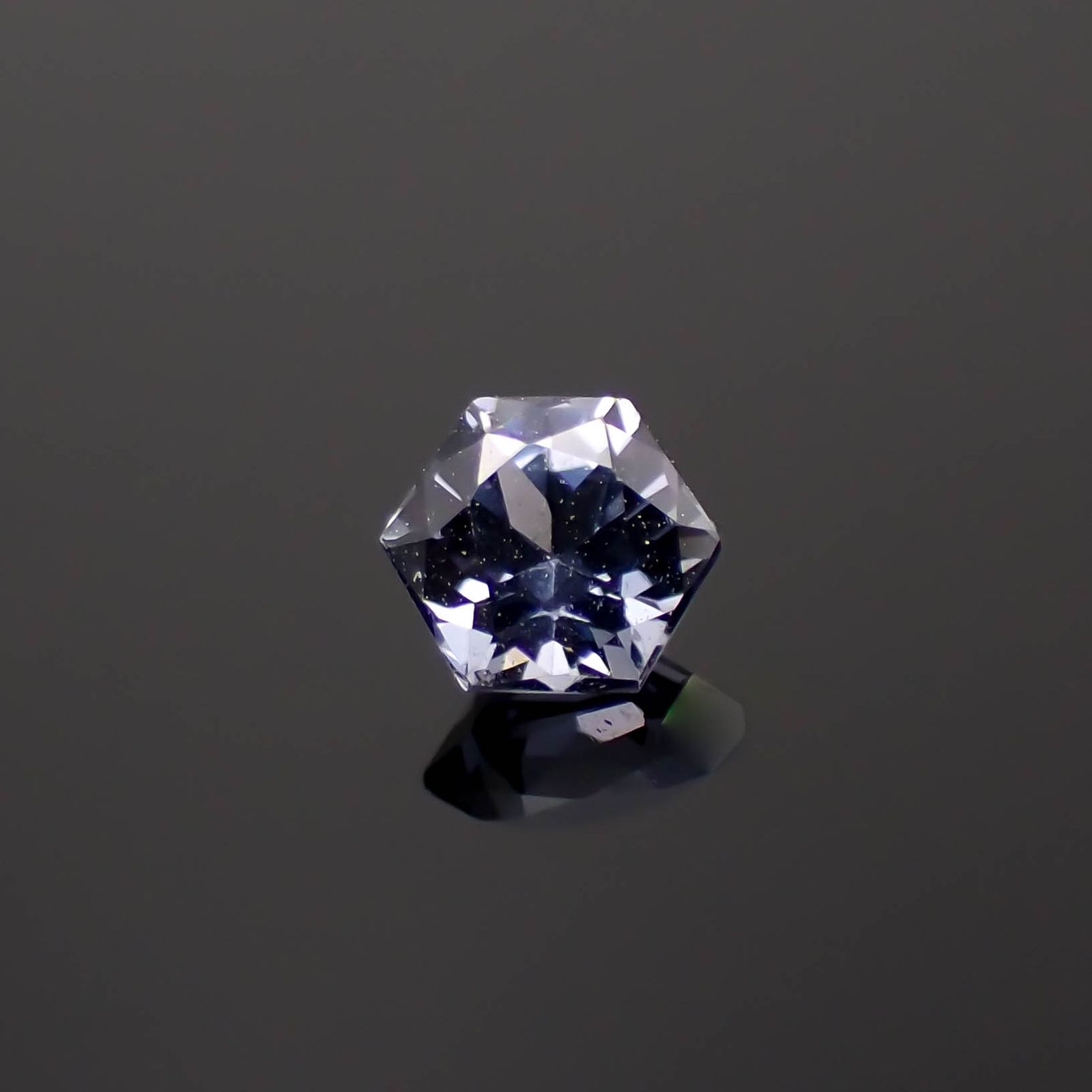 ◇ヘキサゴンカット◇バイオレットスピネル(宝石名スピネル)ビルマ/マダガスカル産 0.37ct 識別済[230220668]3.9x3.9mm前後
