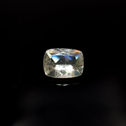 リューサイト 遊色効果あり(宝石名リューサイト)イタリア産 0.61ct 識別済[231225044]6.6x4.9mm前後