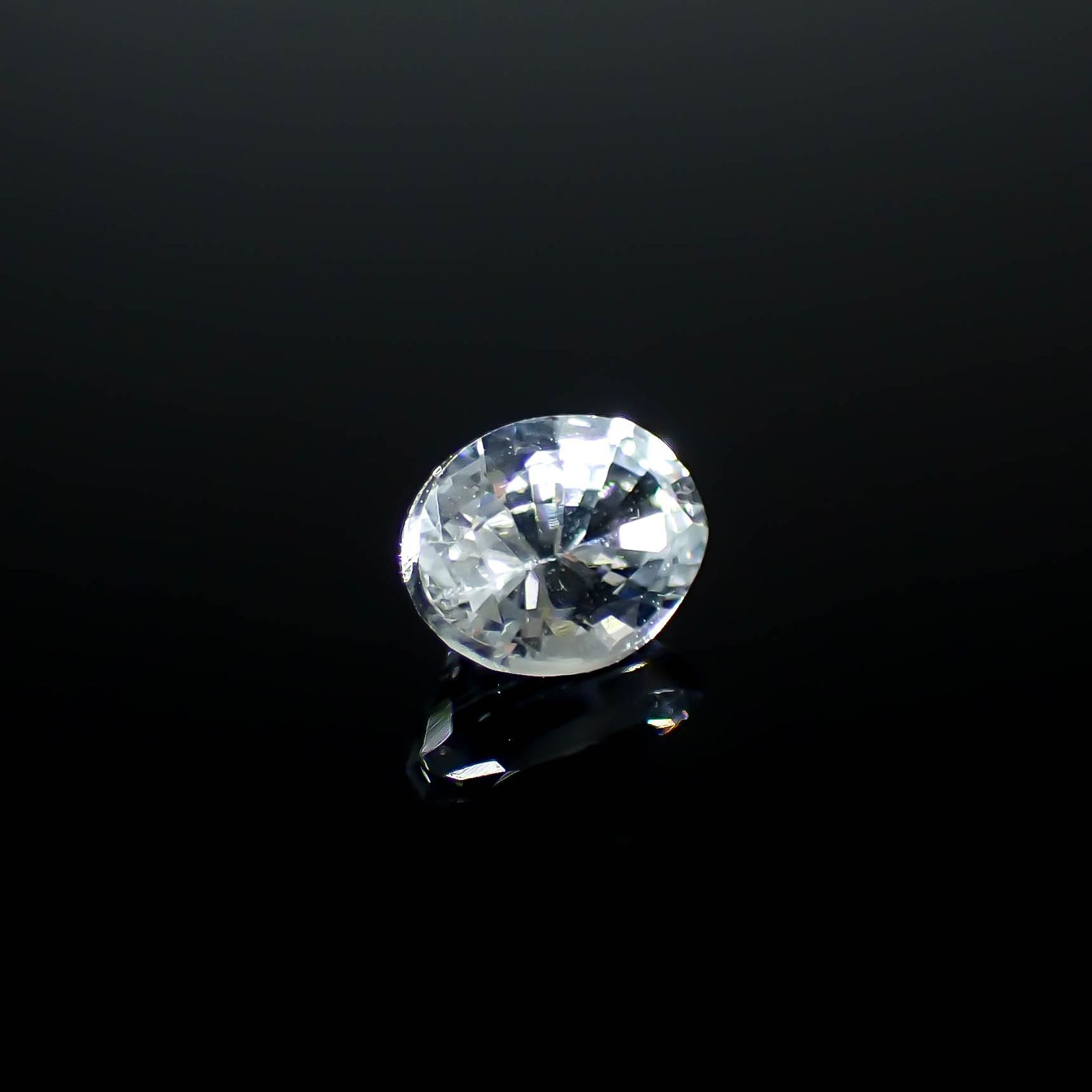 カラーレスサファイア スリランカ産 0.47ct [250830971]5x3.9mm前後