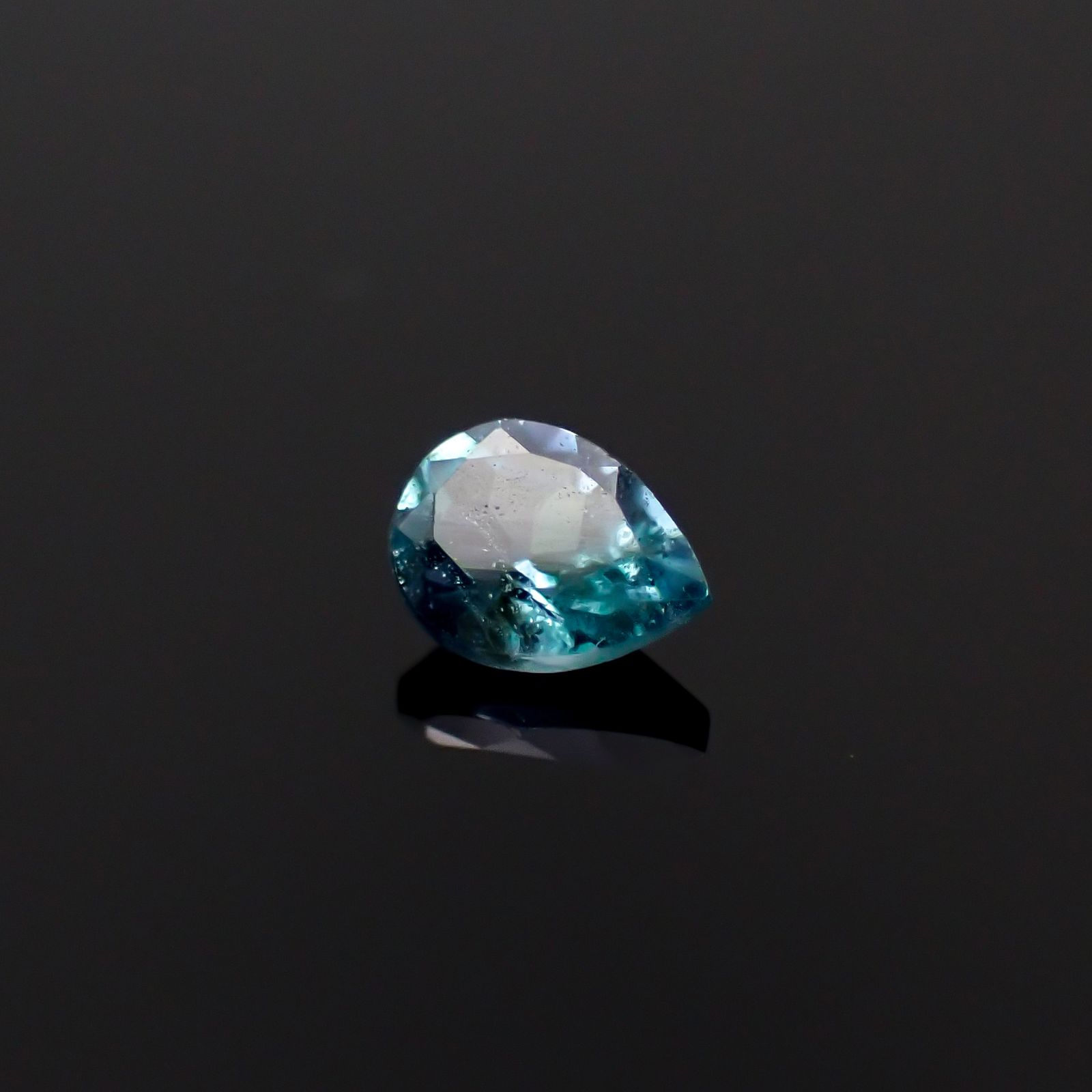 ブルーグリーンコーネルピン(宝石名ブルーグリーン・コーネルピン)タンザニア産 0.15ct 識別済[240527677]3.8x2.8mm前後