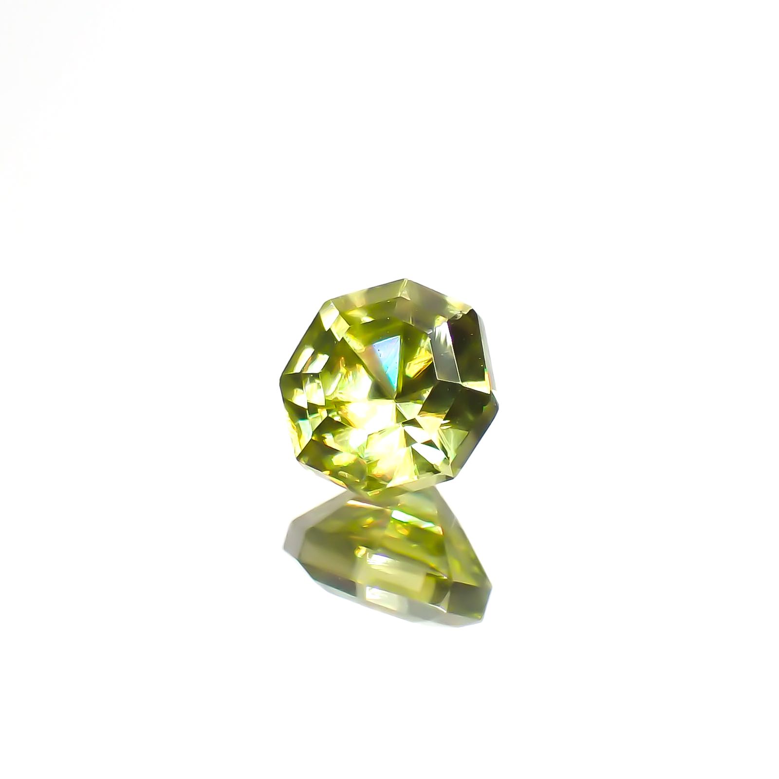 ◇オクタゴンカット◇スフェーン(宝石名スフェーン)マダガスカル産 0.76ct 識別済[231224746]5.2x5.2mm前後