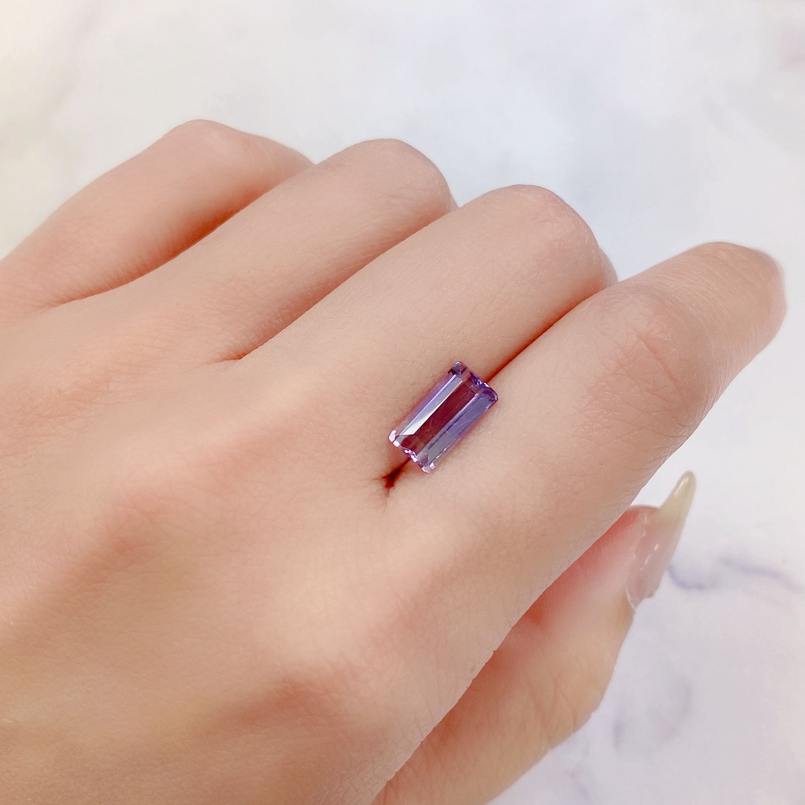 アワーグラスアメジスト(宝石名バイカラー・クォーツ) モロッコ産 1.67ct 識別済[210812321]10.3×5.2mm前後