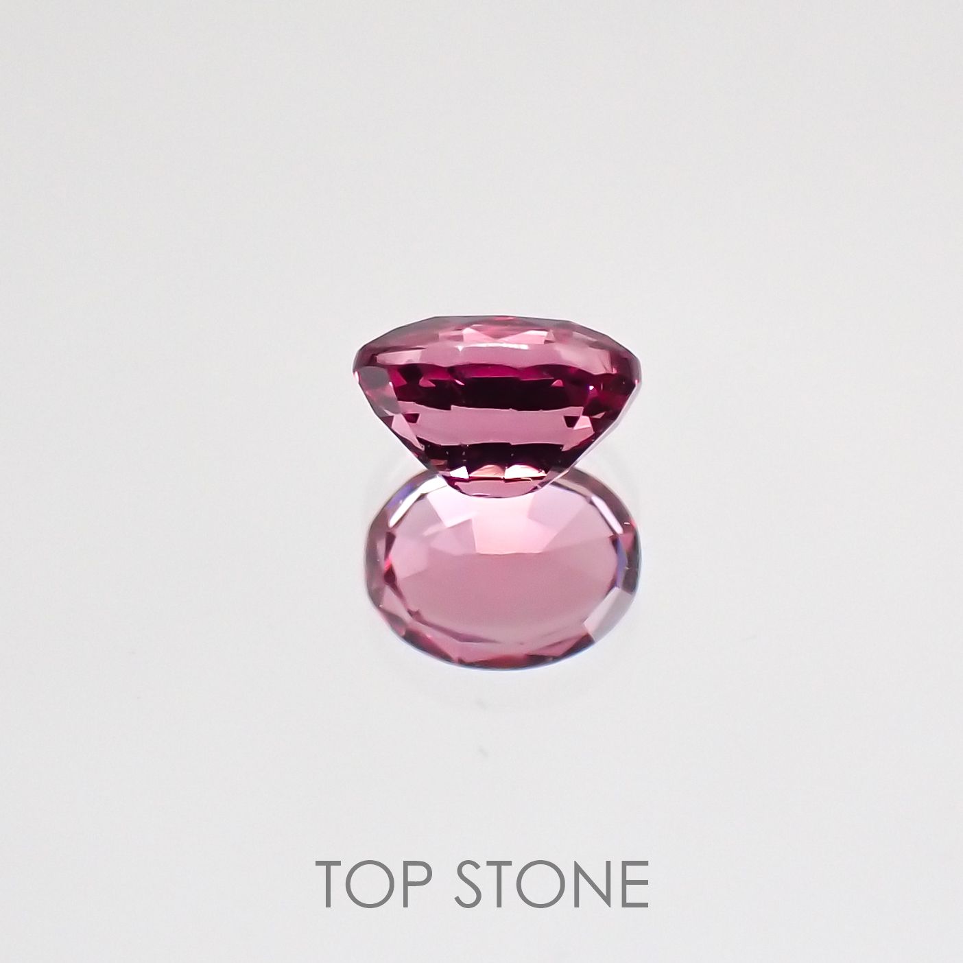 ホットピンクスピネル(宝石名ピンク・スピネル) タンザニア産 0.24ct 識別済[210510849]4×3mm前後