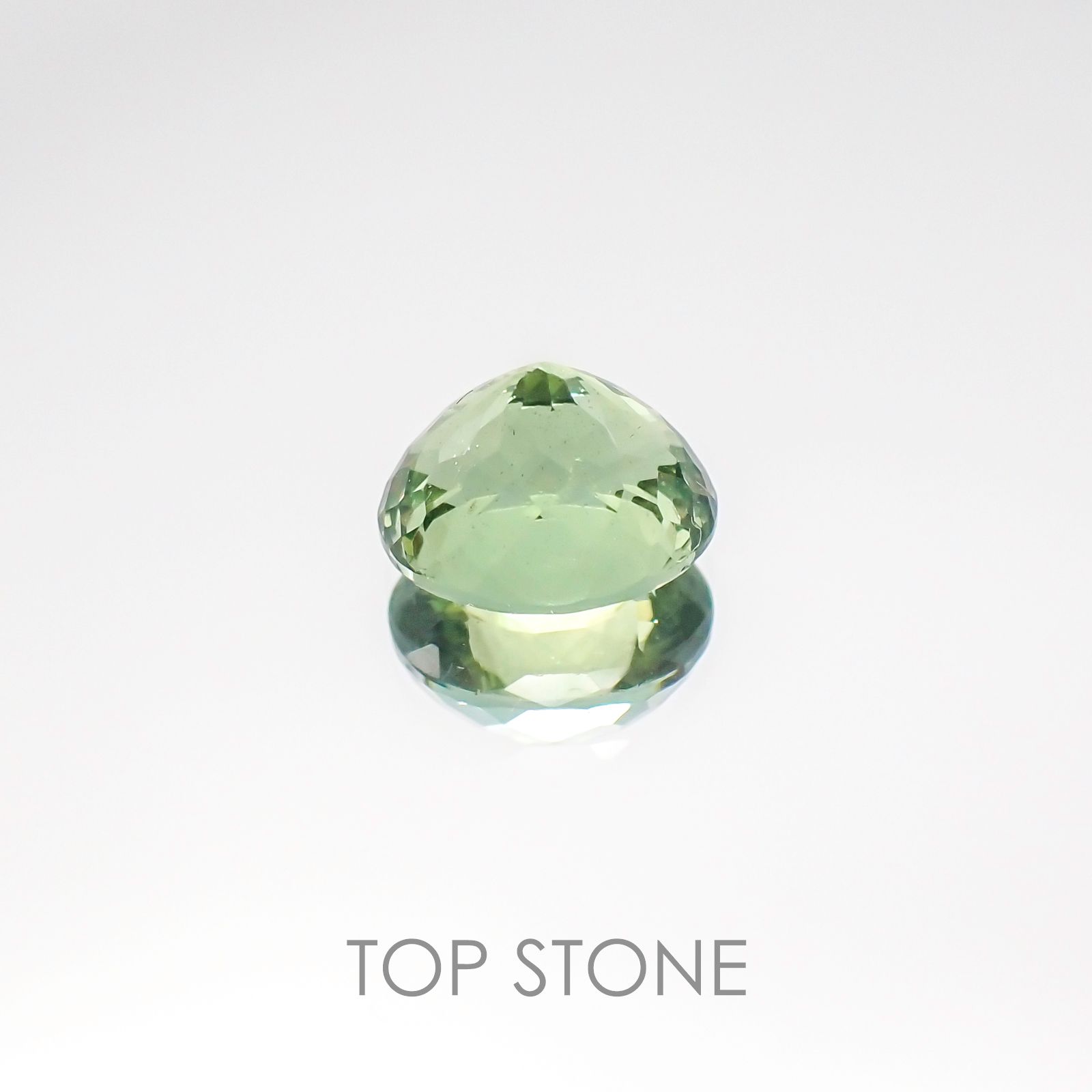 グリーンアパタイト(宝石名アパタイト) マダガスカル産 1.83ct 識別済[20106877]7.8×6.5mm前後