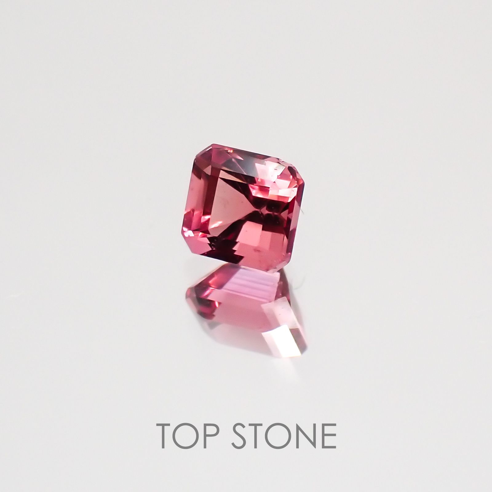 ピンクベリル(宝石名ピンク・ベリル) アメリカ・ユタ州産 0.204ct ソ付(彩珠)[21019214]3.4×3.2mm前後