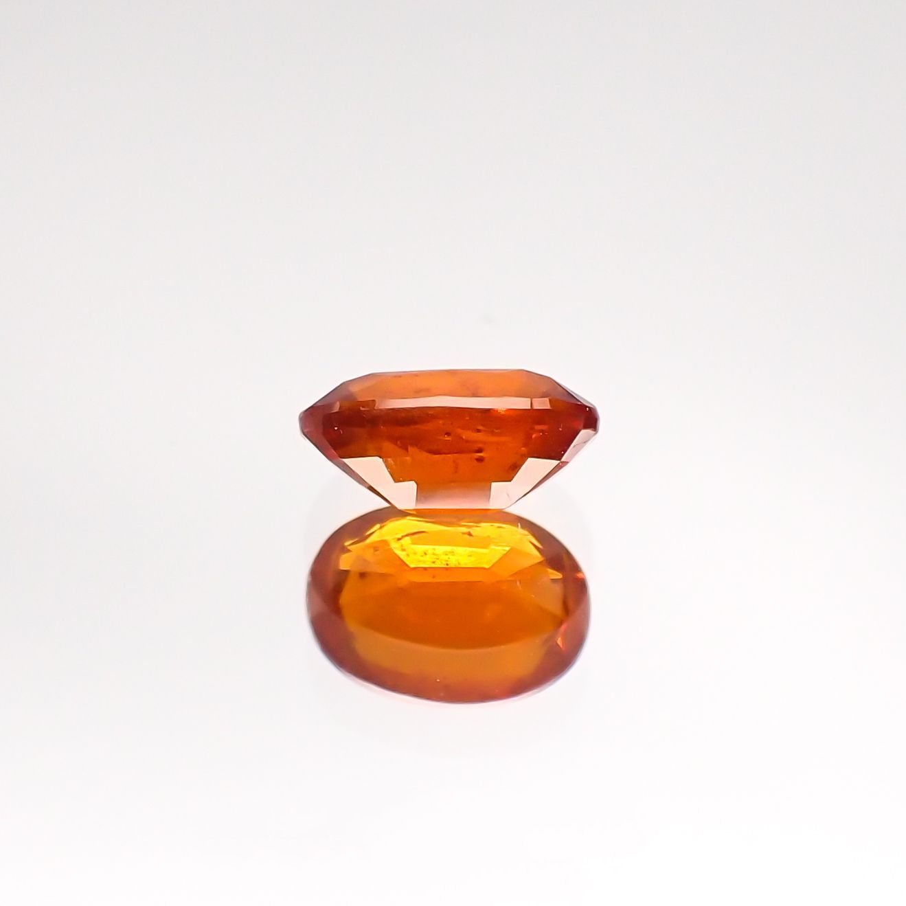 オレンジカイヤナイト(宝石名カイヤナイト) ネパール産 0.95ct 識別済[210812446]7×5mm前後