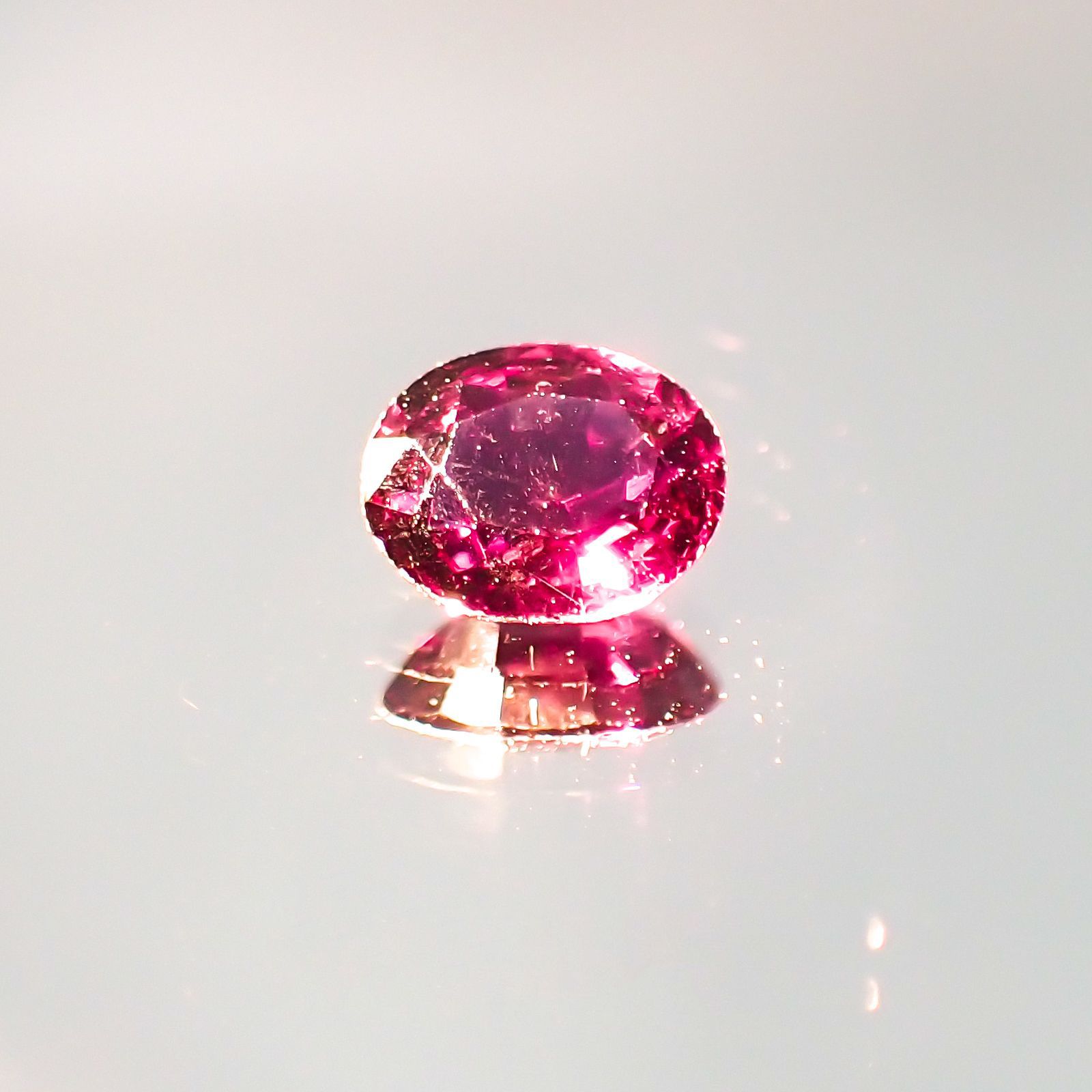 カラーチェンジサファイア 非加熱(宝石名サファイア)タンザニア産 0.54ct 識別済[231124227]5.5x4.5mm前後