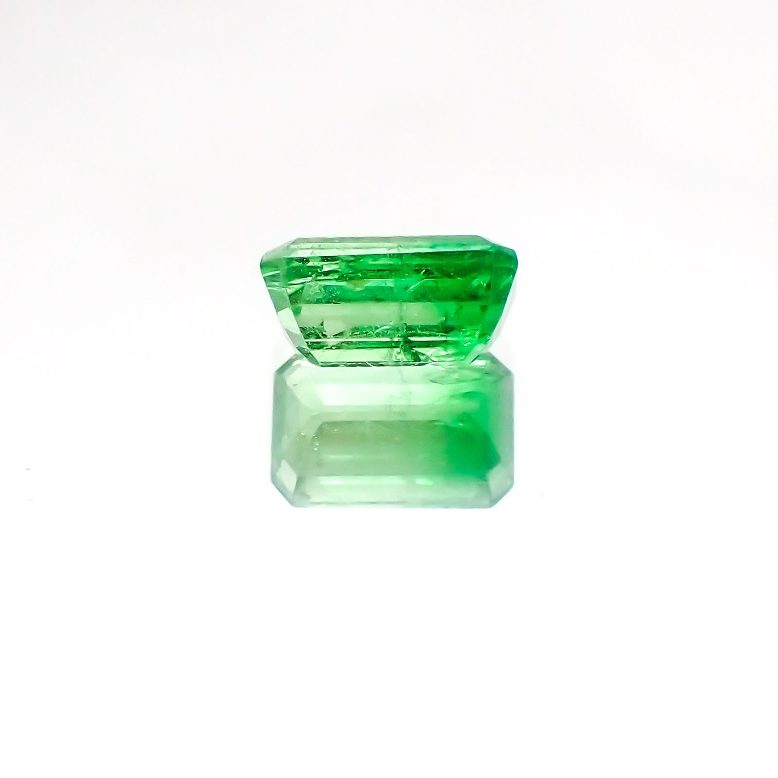 バイカラーツァボライト(宝石名グリーン グロッシュラー・ガーネット)タンザニア産 1.21ct 識別済[231124261]7.1x4.6mm前後