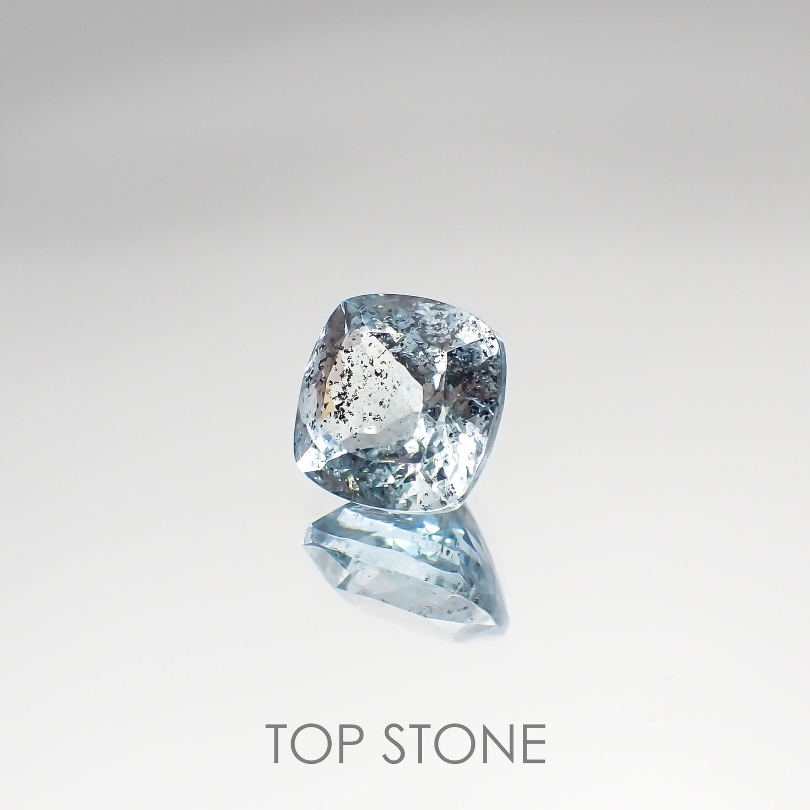 アベンチュリンアクアマリン(宝石名アクアマリン) ナイジェリア産 2.95ct 識別済[210712978]8.7×8.6mm前後