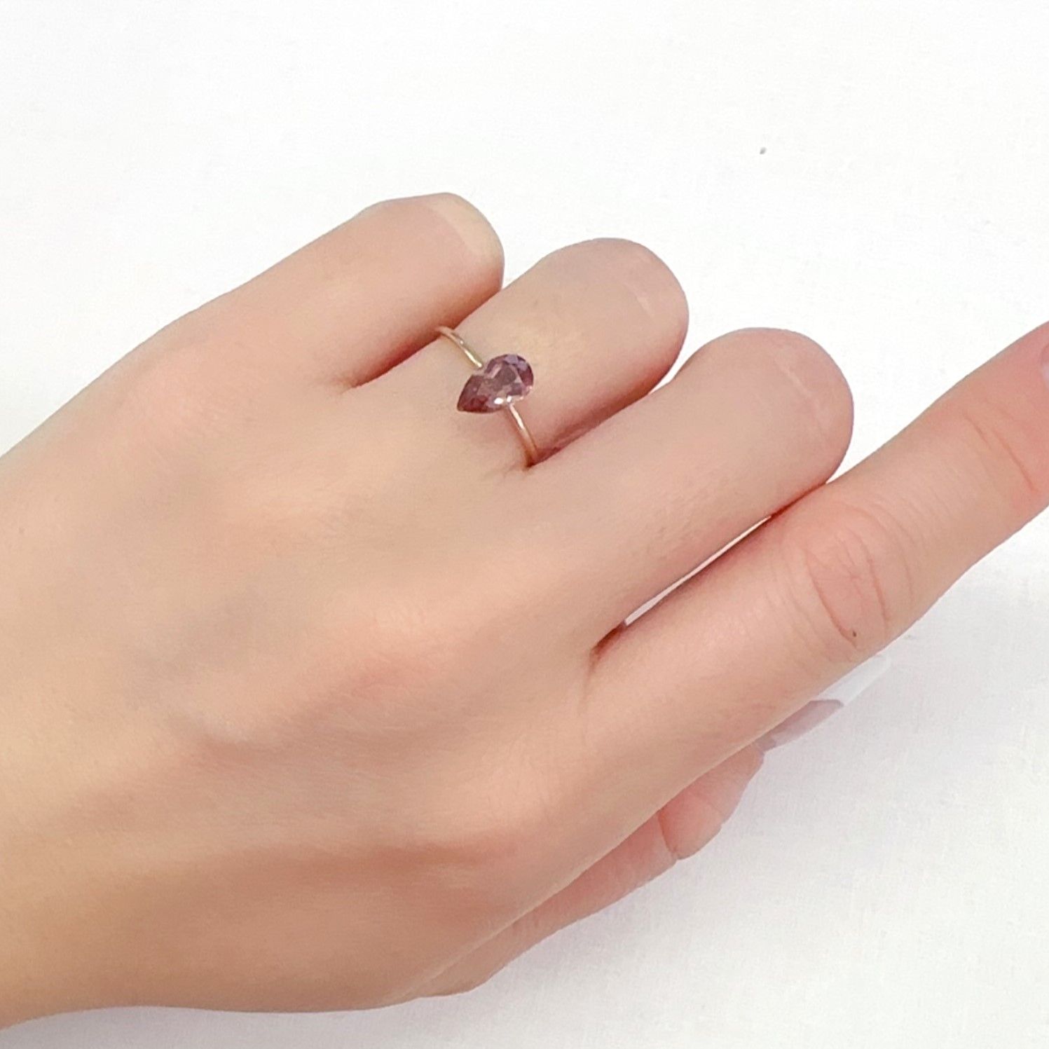 ピンクアパタイト ブラジル産 0.90ct[231224935]8.3x4.9mm前後