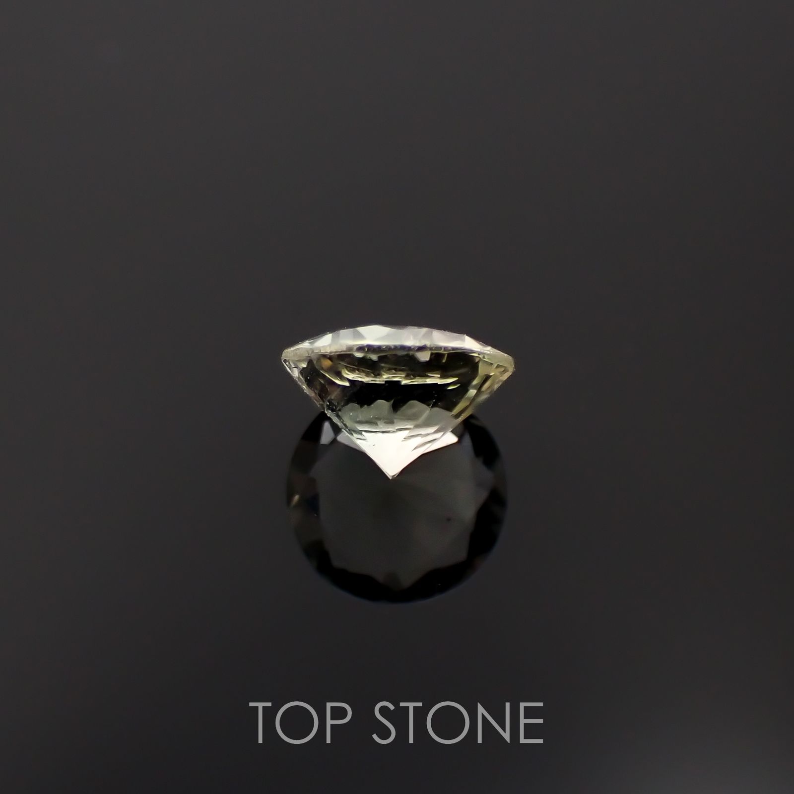 バイカラーオレゴンサンストーン アメリカ・オレゴン州産 0.62ct[230220681]5.9x5.9mm前後