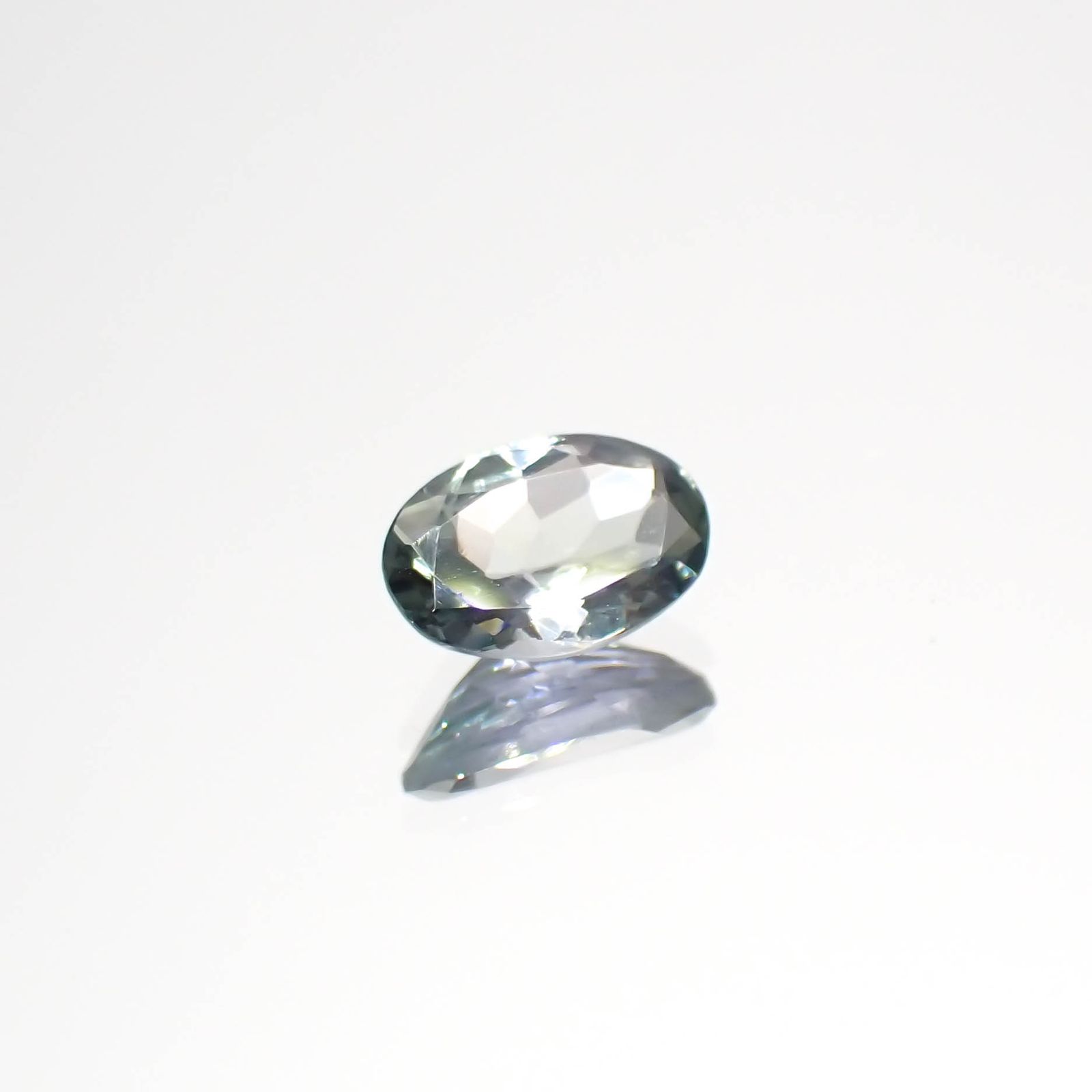バイカラータンザナイト(宝石名ゾイサイト)タンザニア産 0.57ct 識別済[230421799]6.6x4.4mm前後