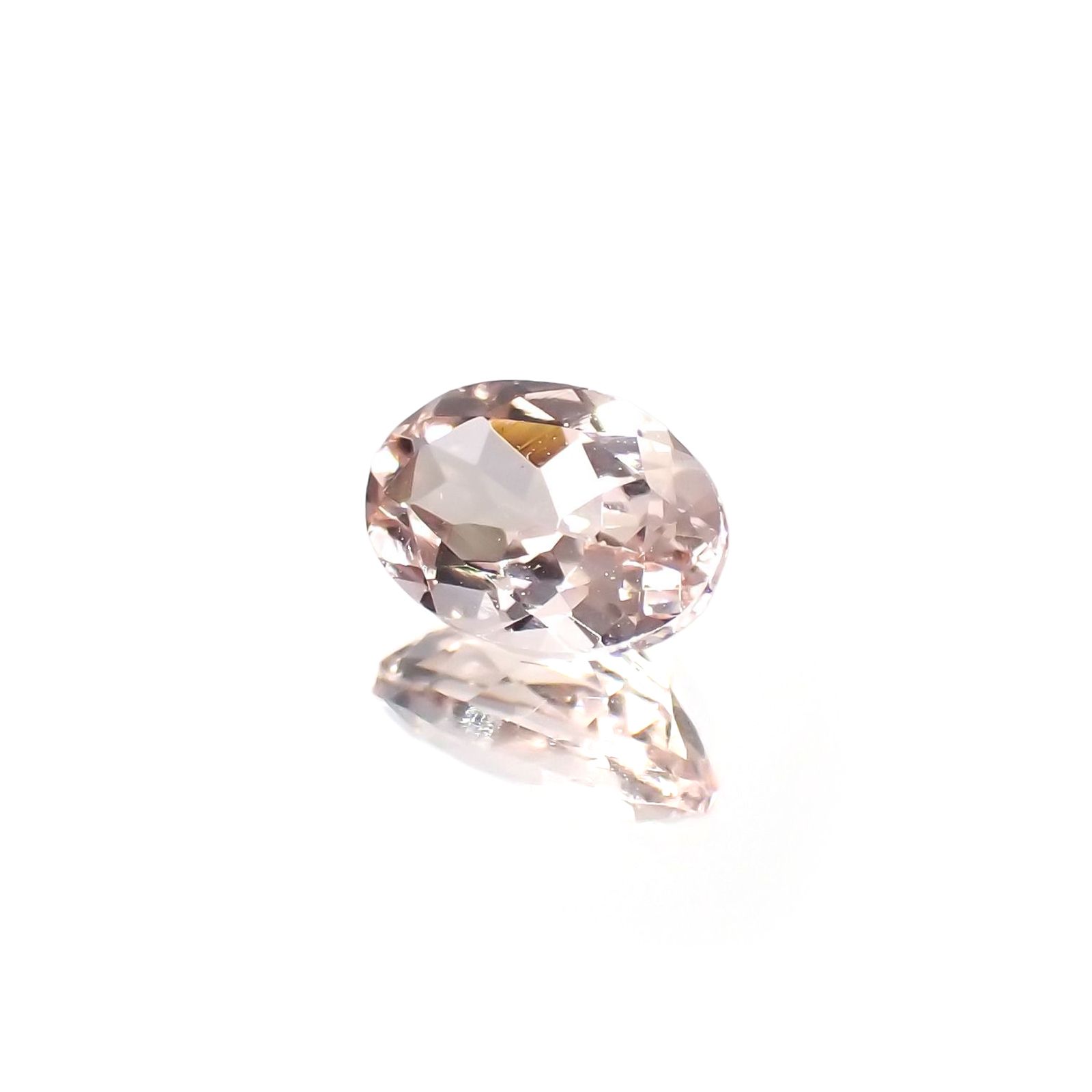 モルガナイト(宝石名モルガナイト)ナイジェリア産 識別済 0.68ct / 7x4.9mm前後 [260321163]