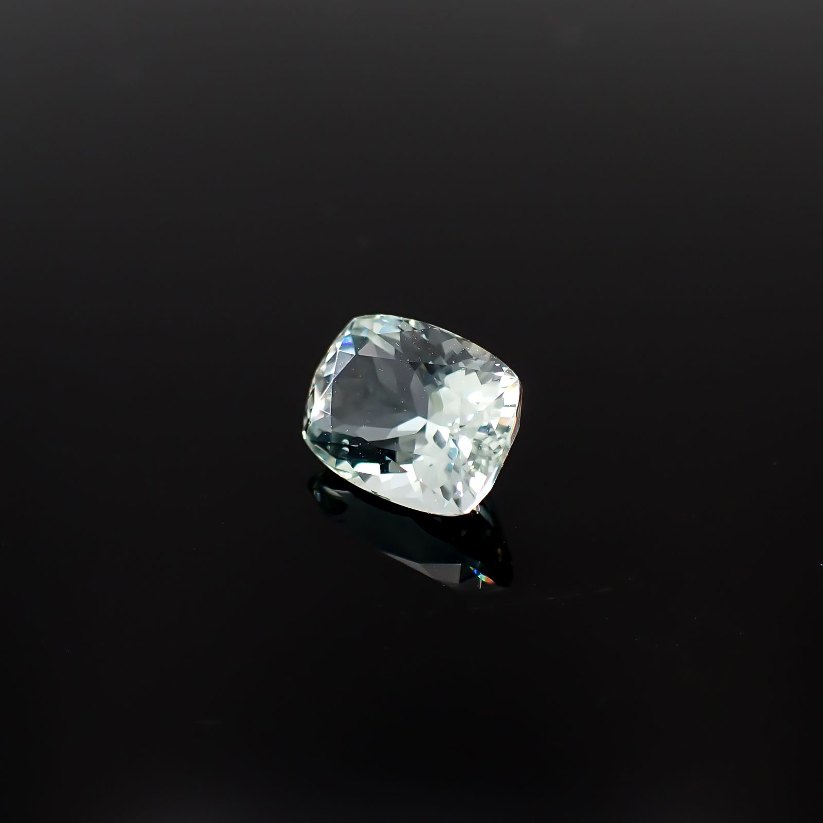 オリゴクレース(宝石名オリゴクレース)ケニア産 2.67ct 識別済[240628003]9.6x7.3mm前後