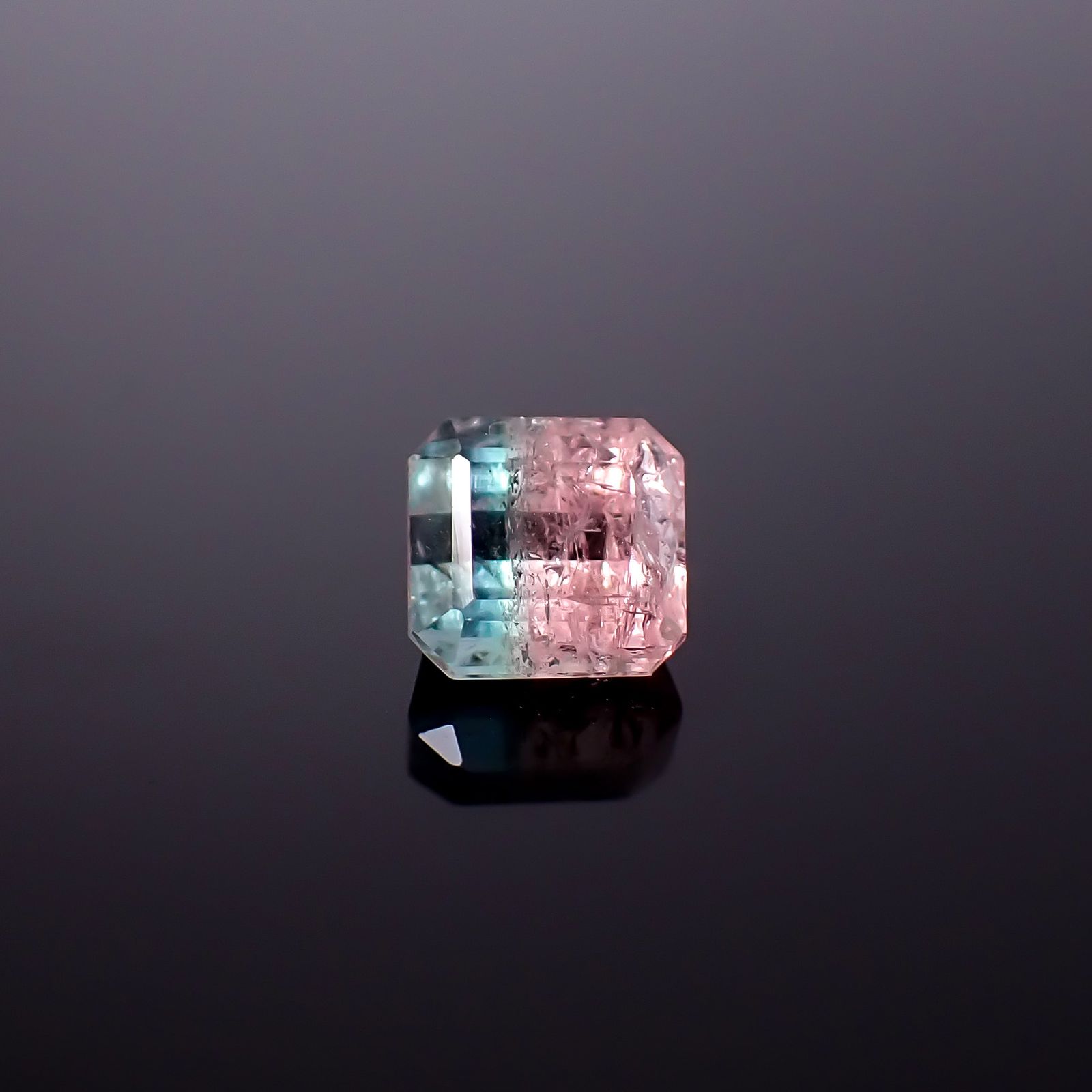 バイカラートルマリン アフガニスタン産 1.62ct / 6.4x6.2mm前後 [260932768]