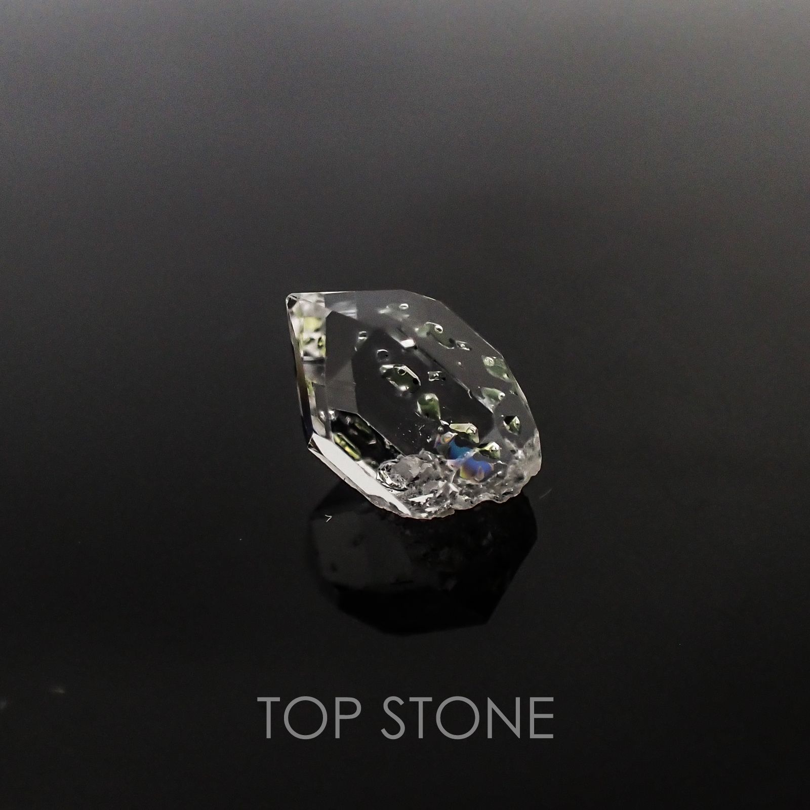 オイルインクォーツ パキスタン産 原石・結晶 4.07ct[20117540]12.2×8mm前後