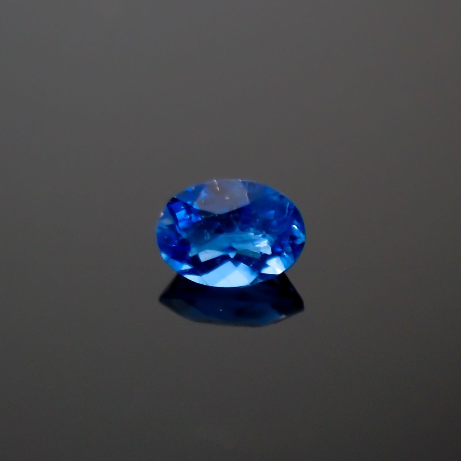 アウイナイト フルオレッセンス(宝石名アウイナイト)ドイツ産 0.035ct 識別済[220515886]2.4x1.7mm前後