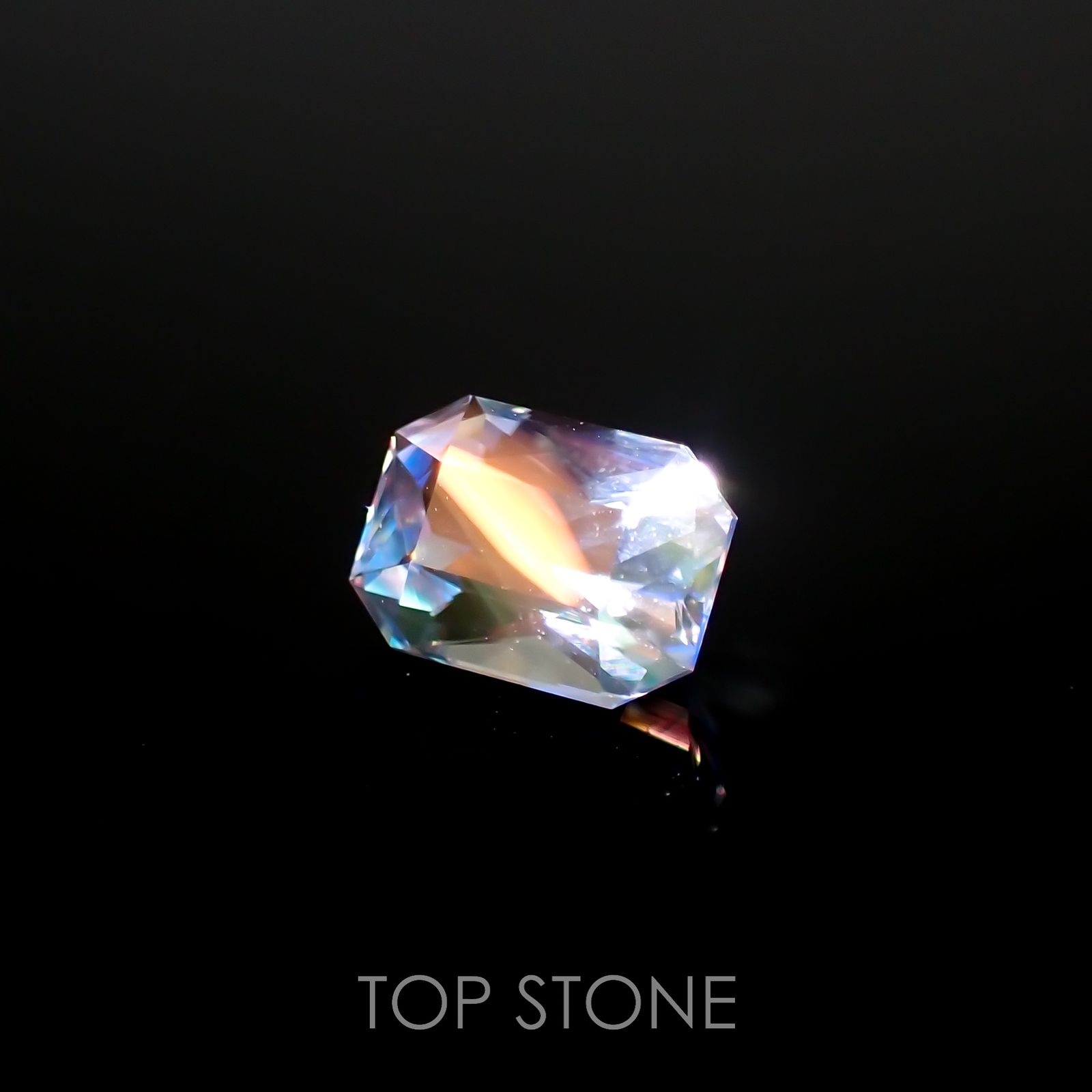 レインボームーンストーン(宝石名ラブラドライト)マダガスカル産 0.56ct 識別済[221018292]5.7x4.1mm前後