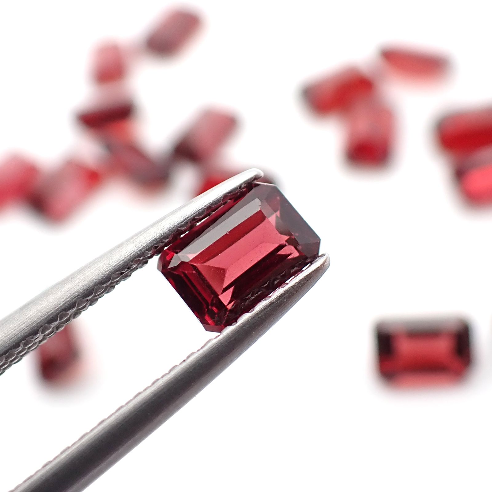 ◇ランダムセレクト◇パイラルスパイトガーネット モザンビーク産 約0.85ct / 6.1x4.1mm前後 [260532219]