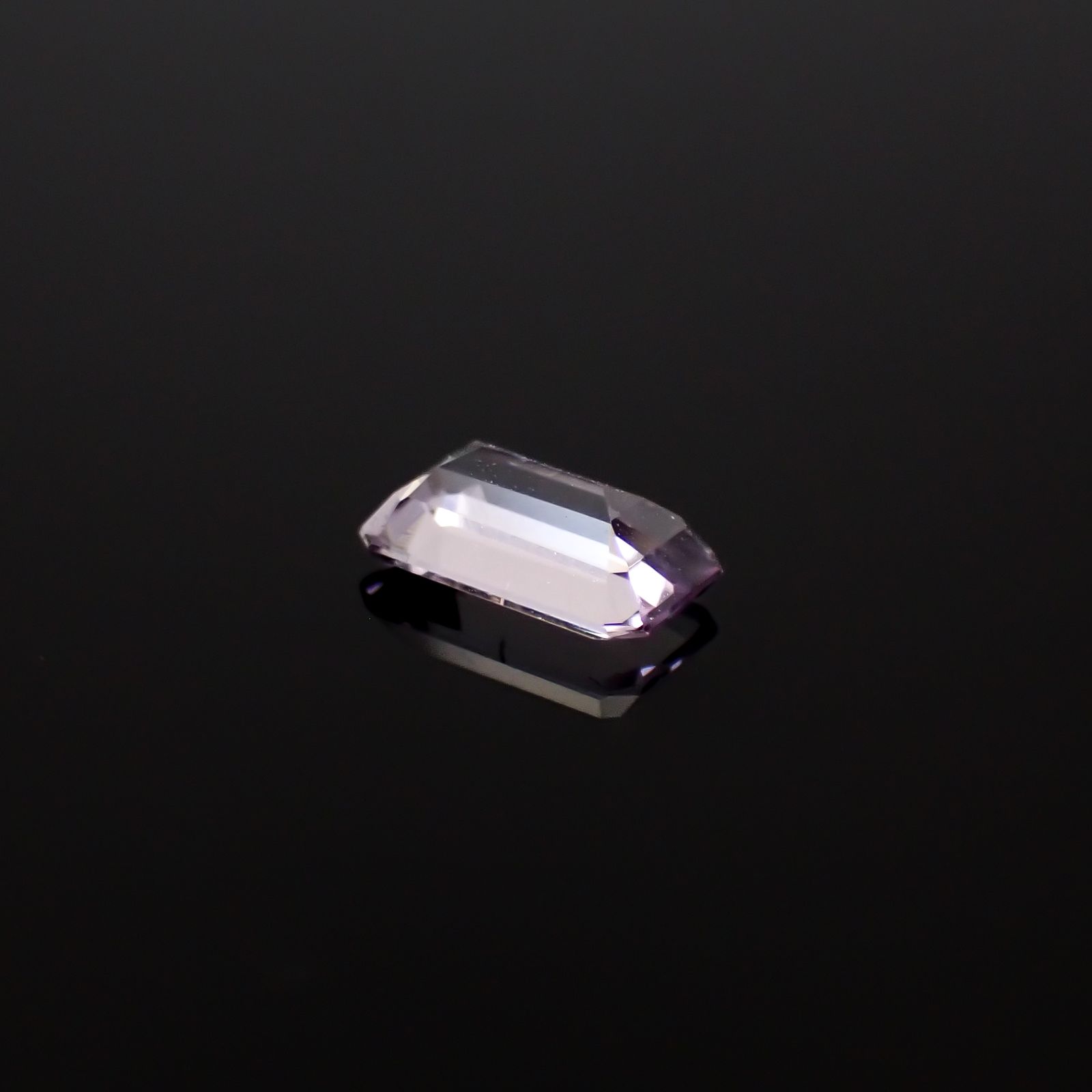 マリアライト フルオレッセンス(宝石名スキャポライト)スリランカ産 0.64ct 識別済[250330046]7.2x4.1mm前後