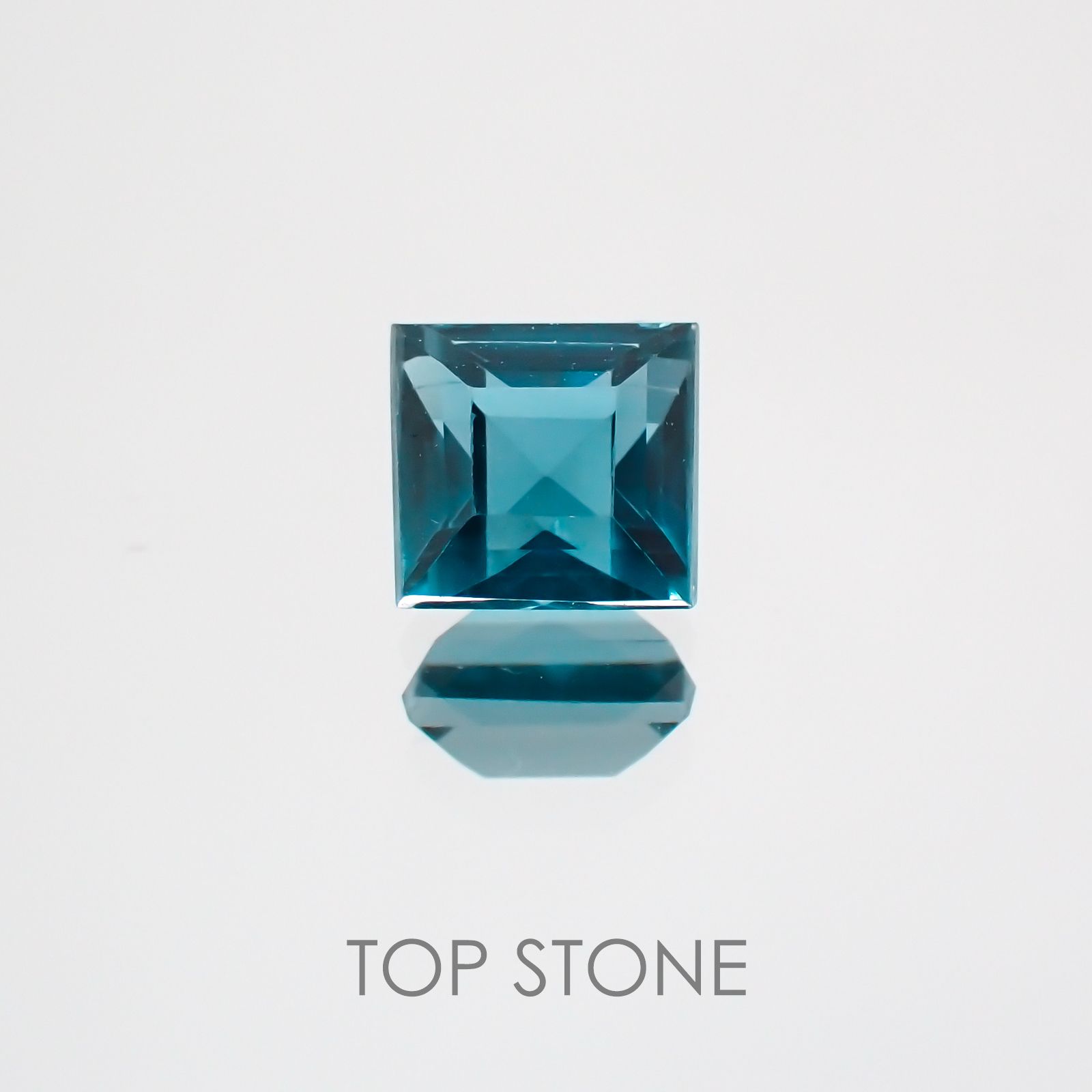 オーシャンブルーカイヤナイト インド産 ルース 0.74ct[210410519]4.5×4.3mm前後