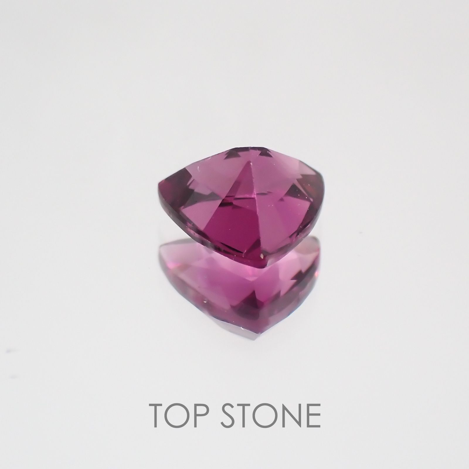 グレープガーネット ブラジル産 ルース 0.72ct[21019683]5.4×5.4mm前後