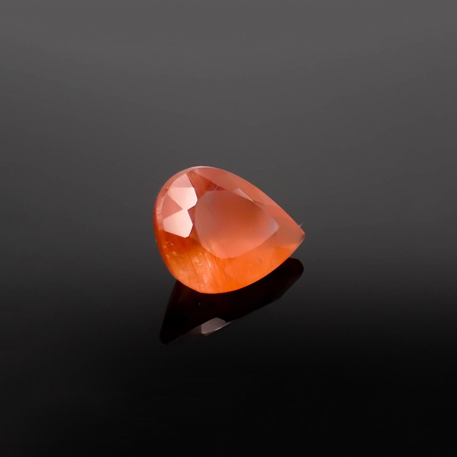 サンストーンスキャポライト(宝石名シーン・スキャポライト)タンザニア産 1.97ct 識別済[221219277]10.3x8.1mm前後