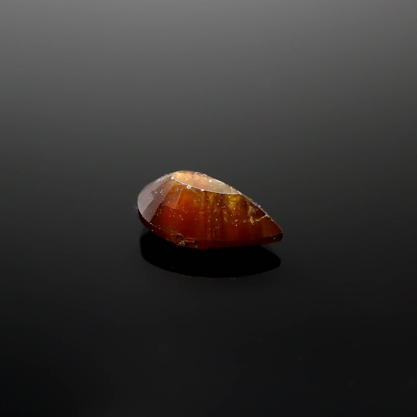 レインボーガーネット 日本・奈良県産 1.12ct[240125528]7.9x4.8mm前後