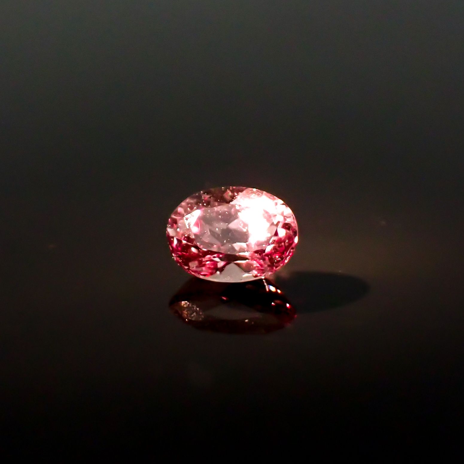 ドラゴンガーネット タンザニア産 1.07ct / 6.8x5.1mm前後 [260532237]