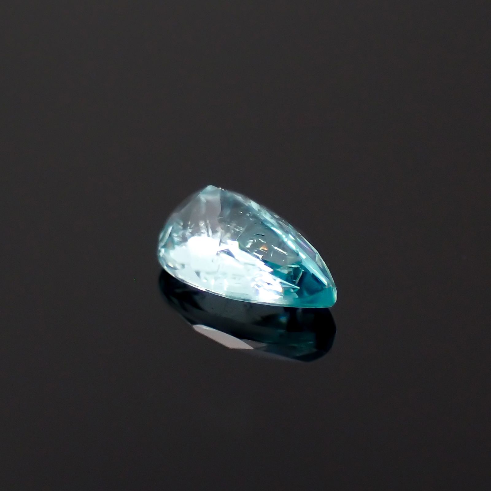 パライバトルマリン(宝石名トルマリン/別名パライバ・トルマリン)ブラジル・パライバ州バターリャ鉱山産 0.13ct 識別済[230622331]4.3x2.5mm前後